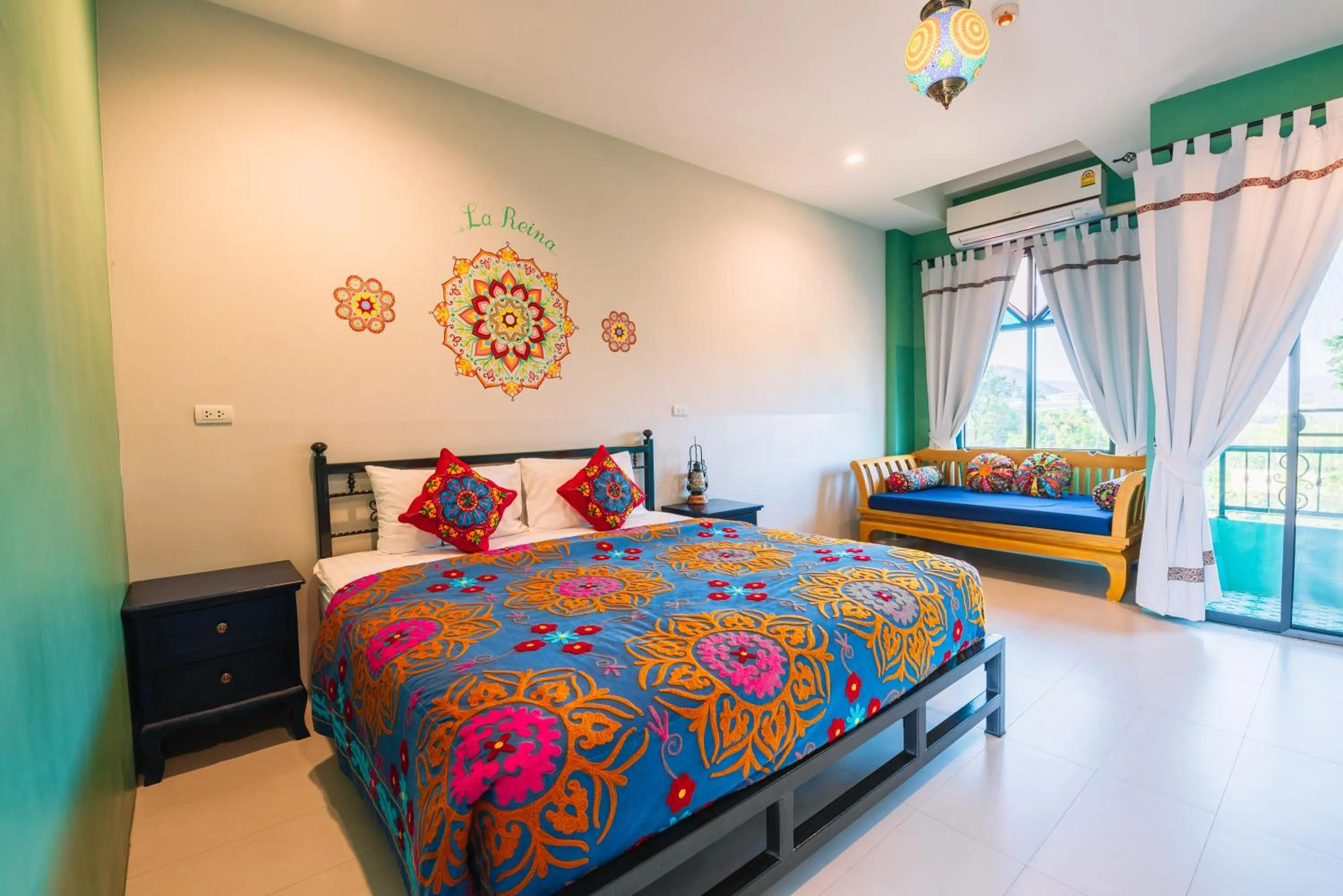 Bed in La Reina Maroc Hotel ปากช่อง เขาใหญ่