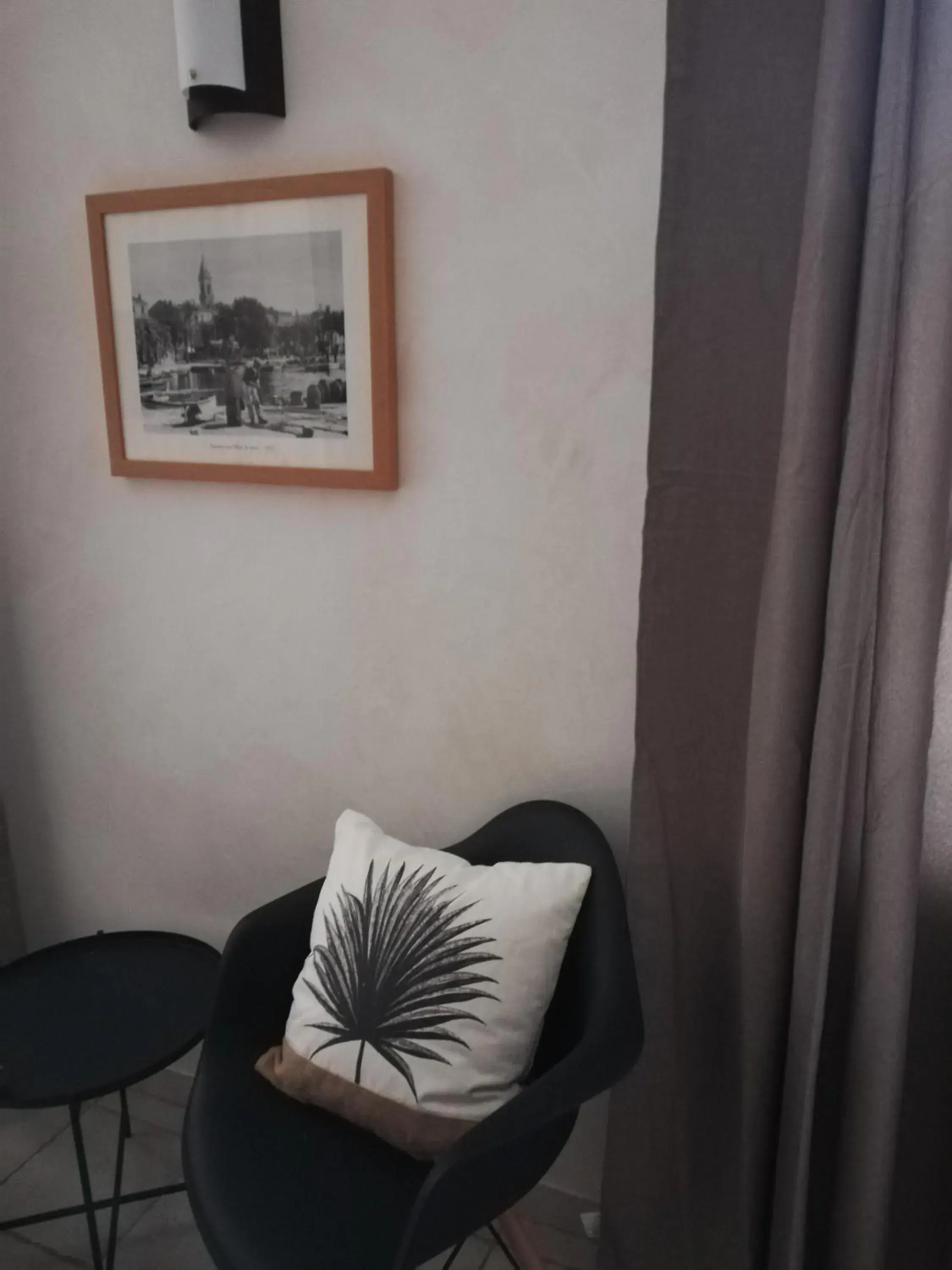 Deluxe Double Room with Balcony in Logis Hôtel Synaya Deluxe Double Room with Balcony in Logis Hôtel Synaya