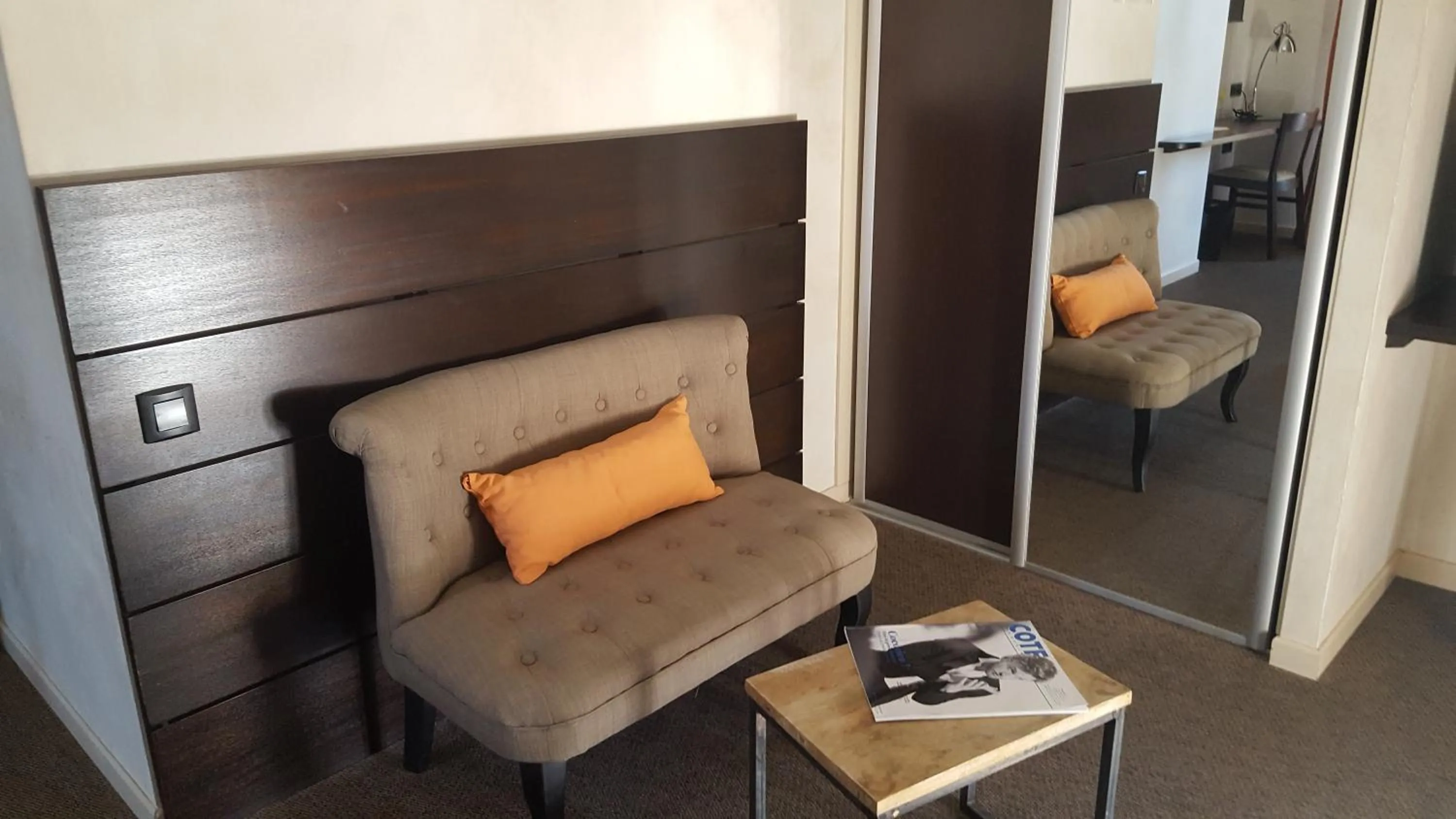 Photo of the whole room in hôtel Le Synaya