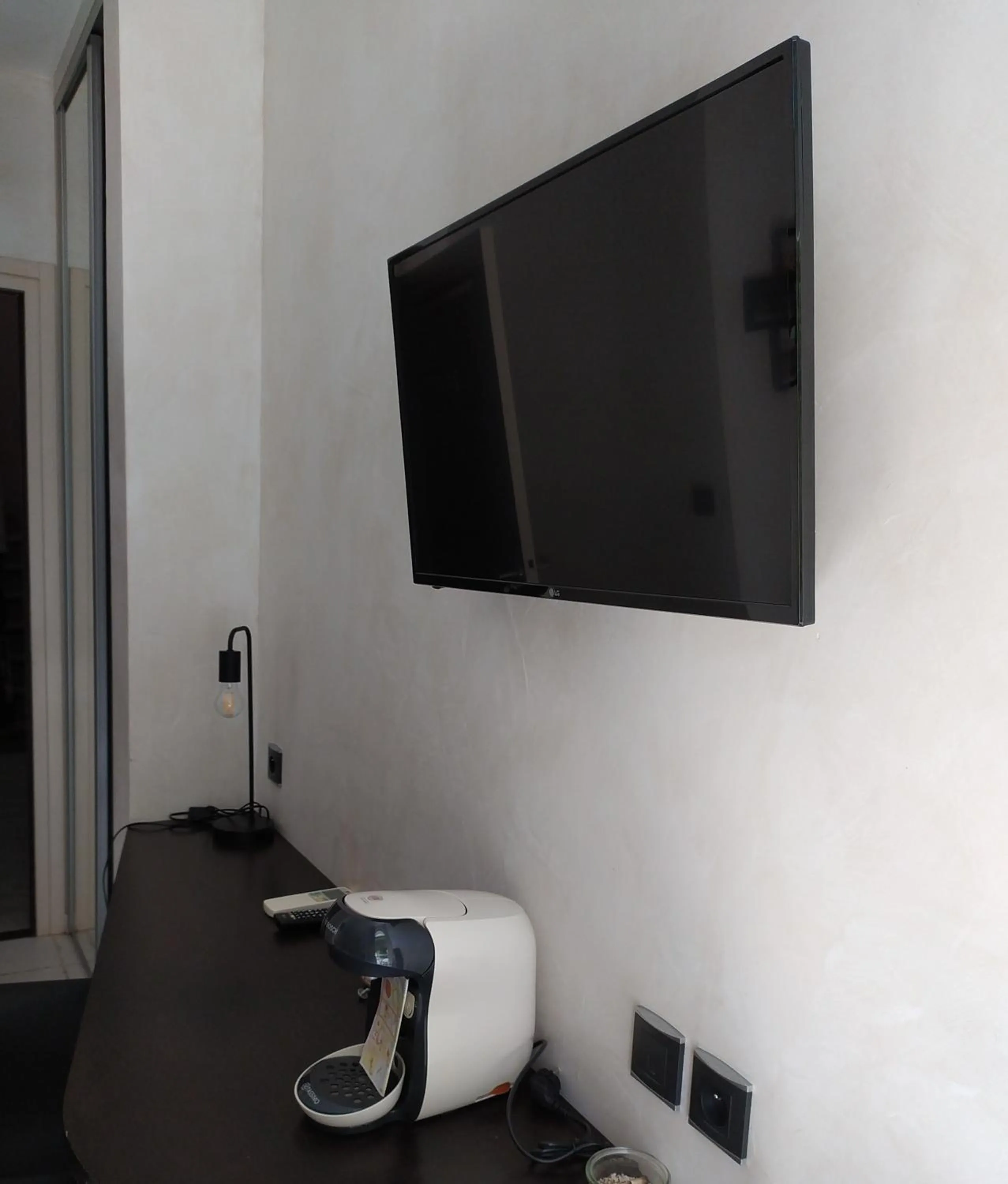 TV and multimedia in hôtel Le Synaya