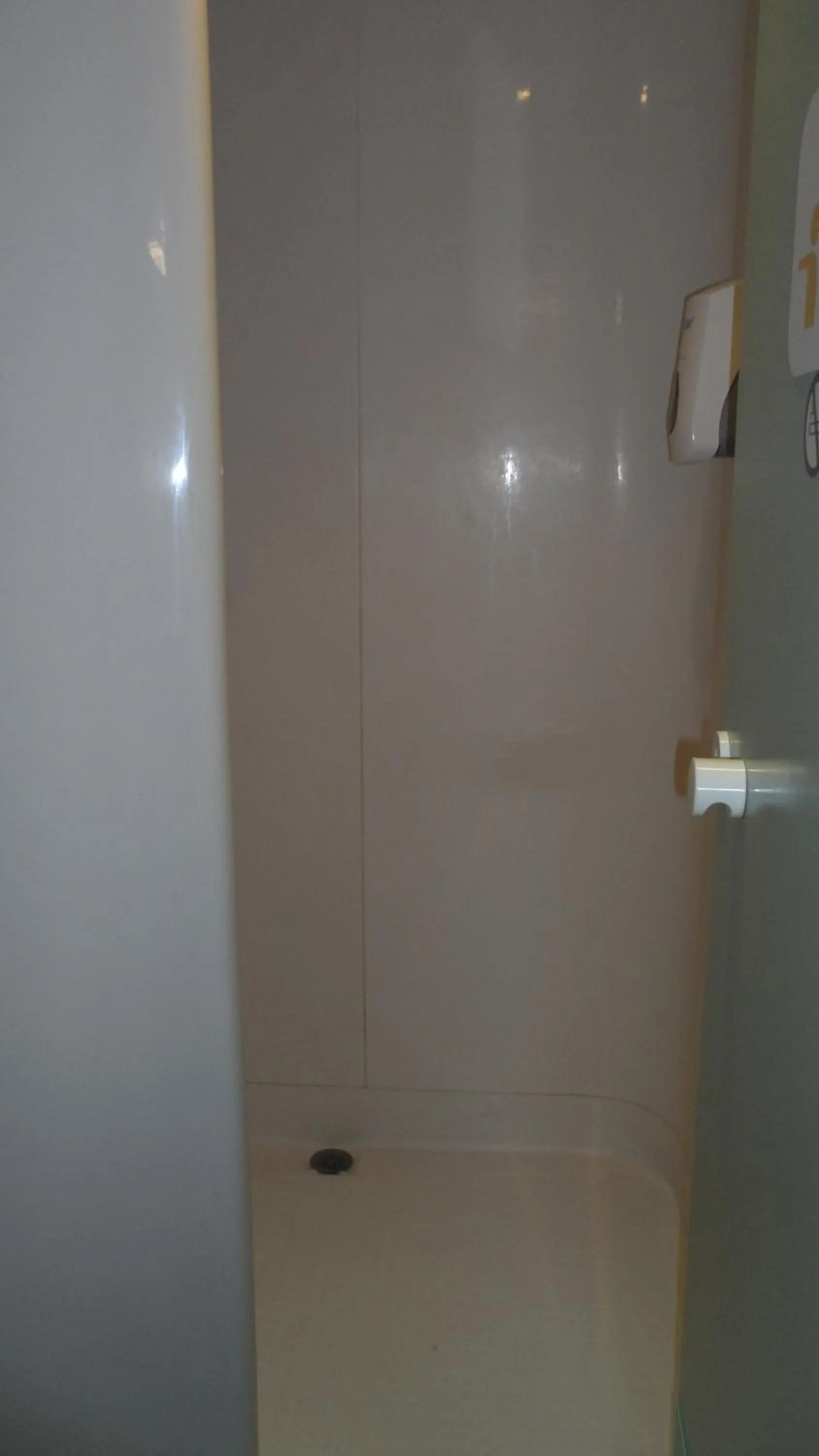 Shower in hotelF1 Blois