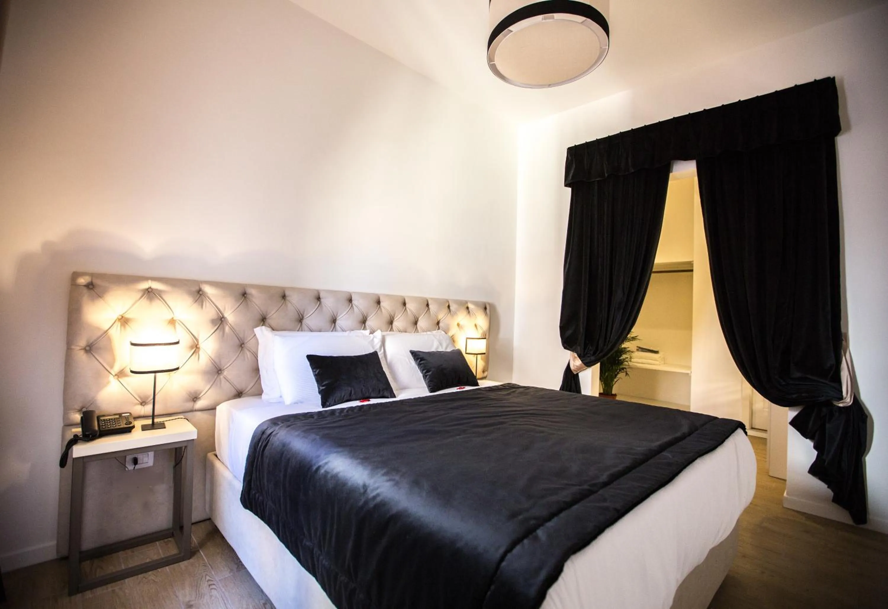 Bed in Chic & Town Luxury Rooms Piazza di Spagna