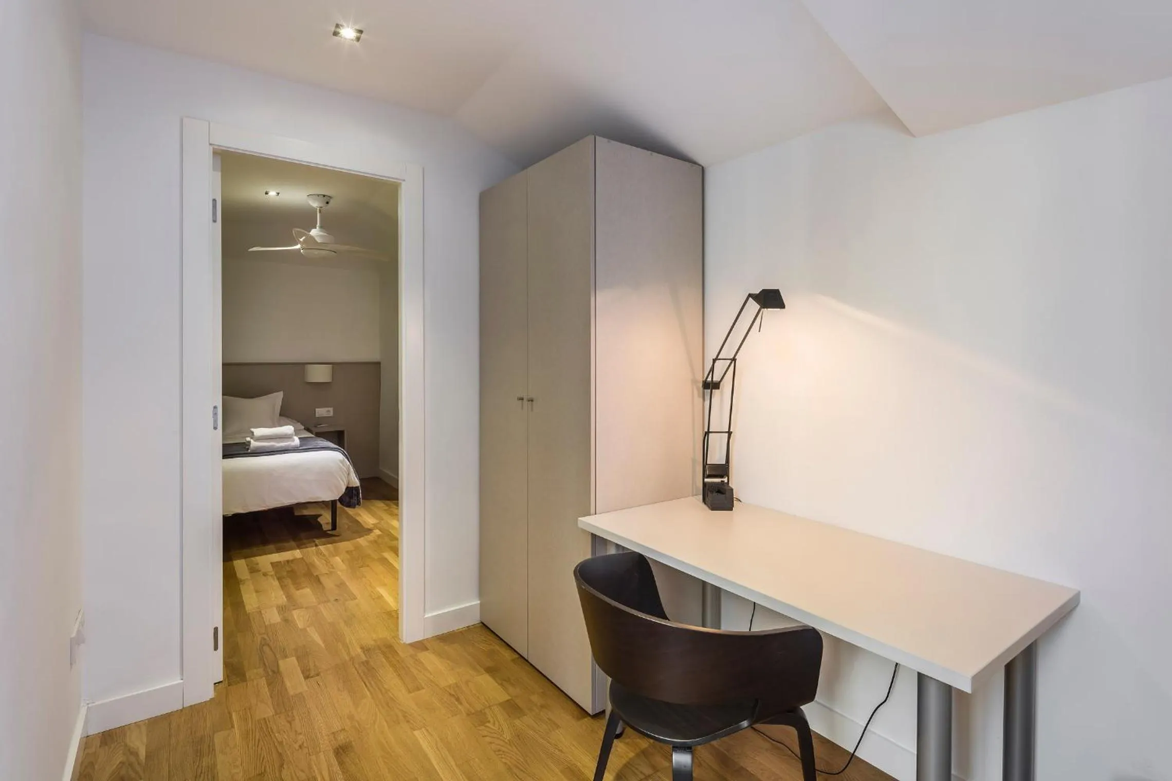 Seating area, Bed in Mon Suites Catedral