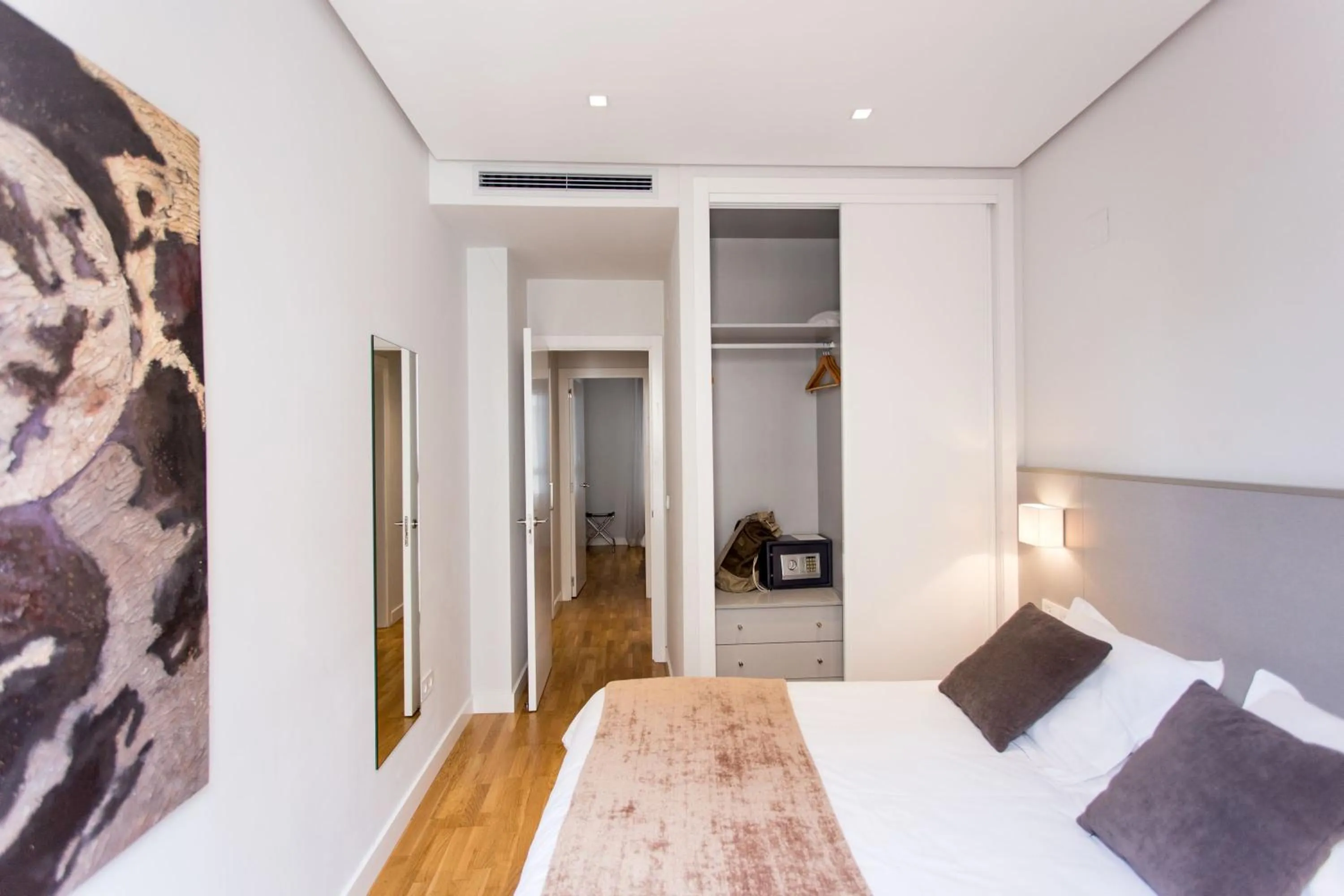 Decorative detail, Bed in Mon Suites Catedral