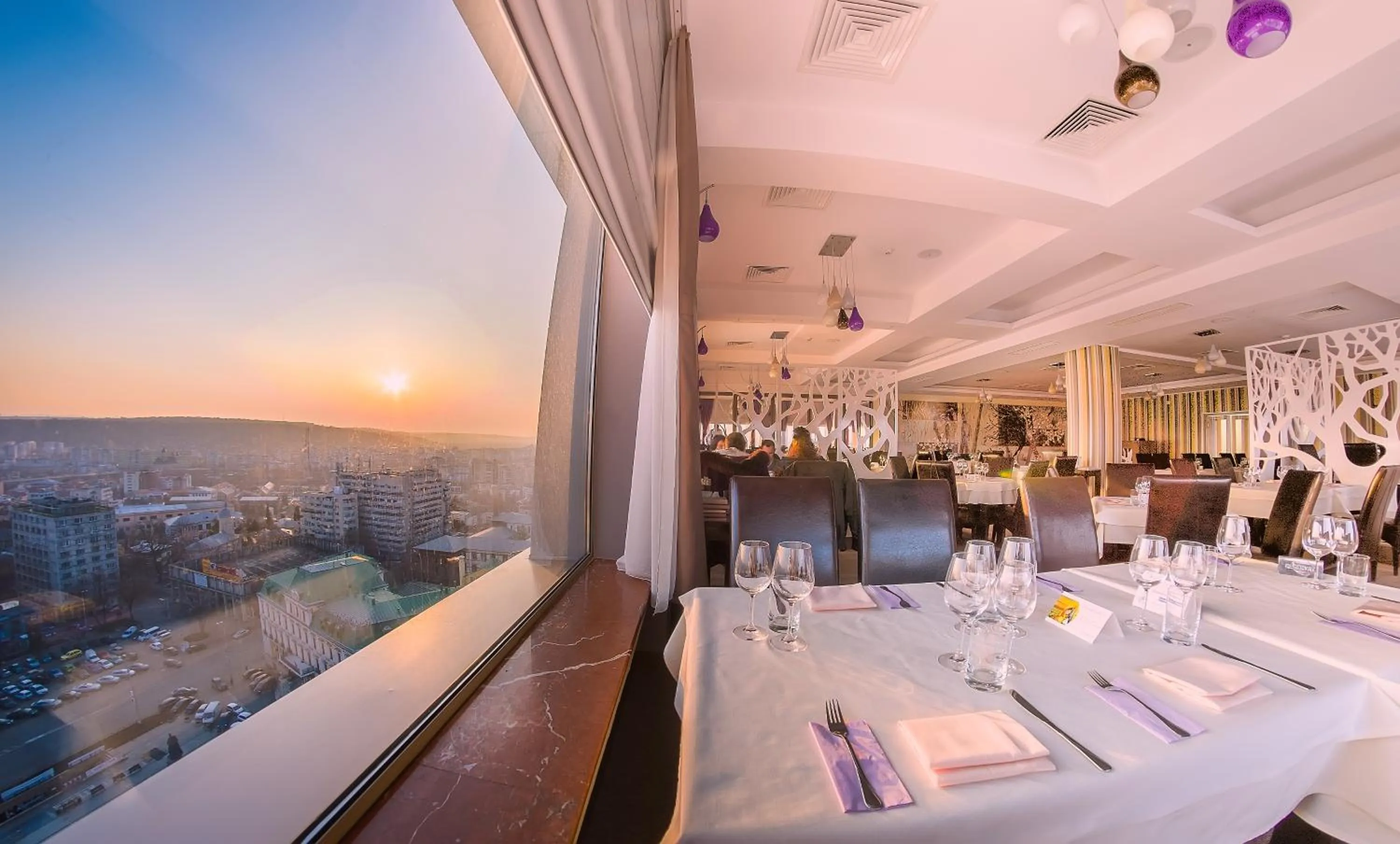 Restaurant/places to eat in Unirea Hotel & Spa