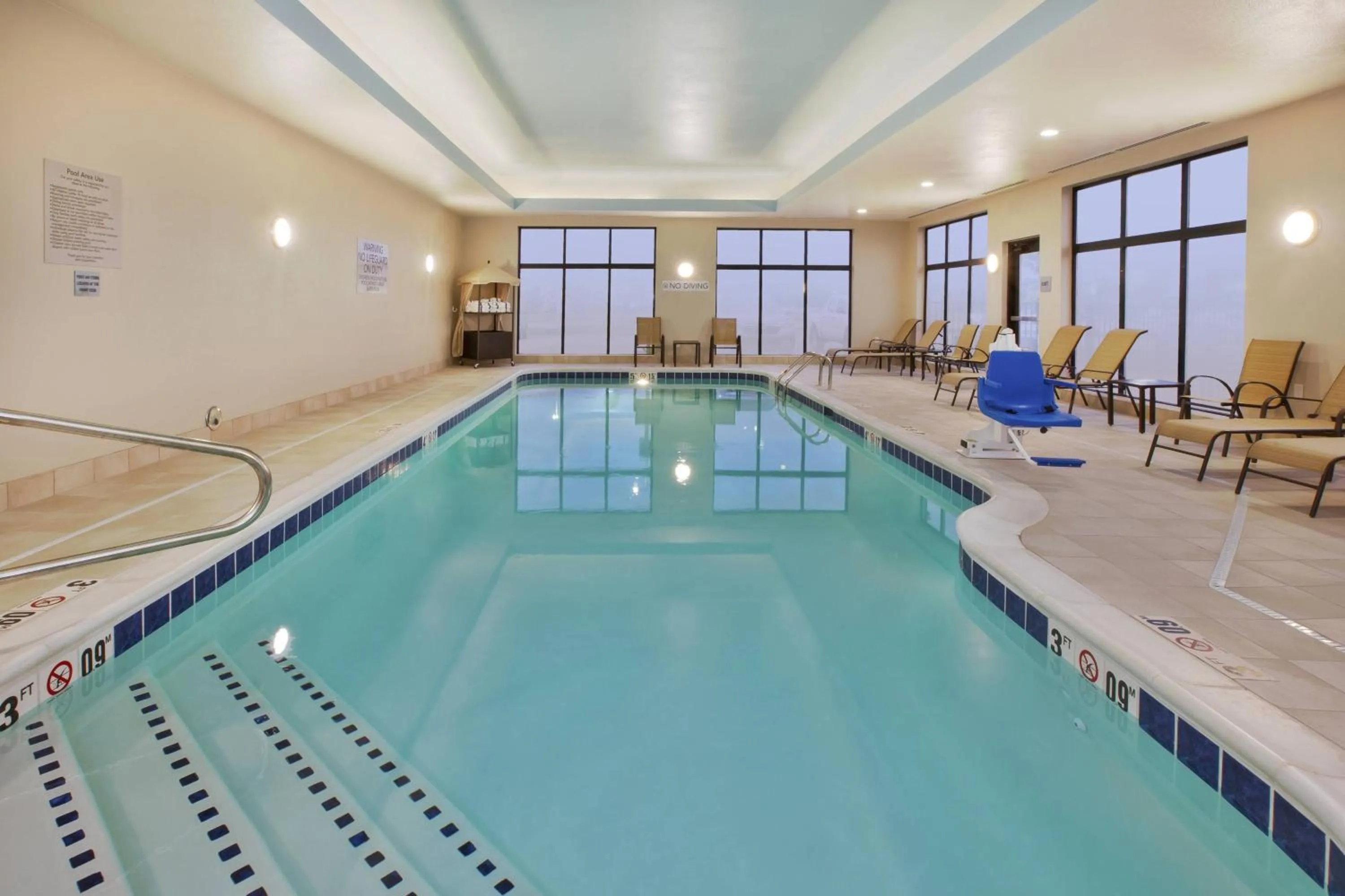 Swimming pool in Courtyard by Marriott St. Joseph-Benton Harbor