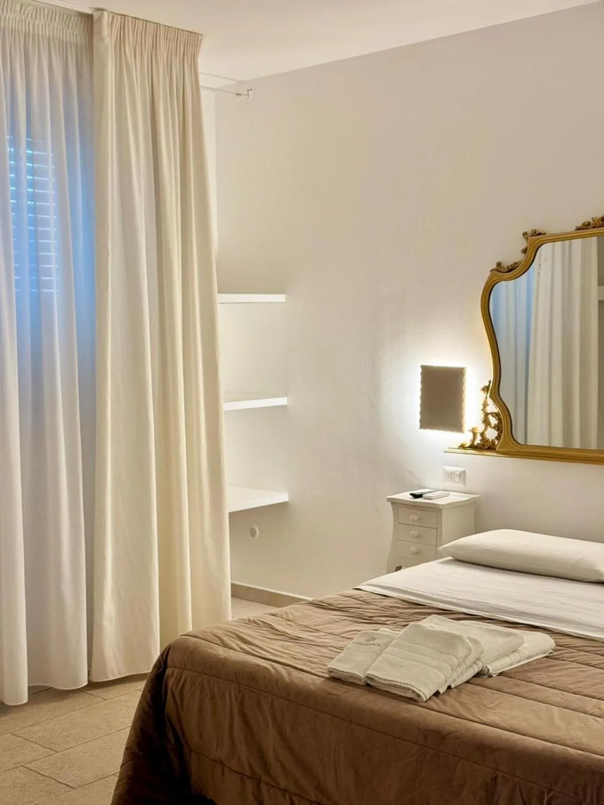 Bedroom, Bed in Petra Bianca