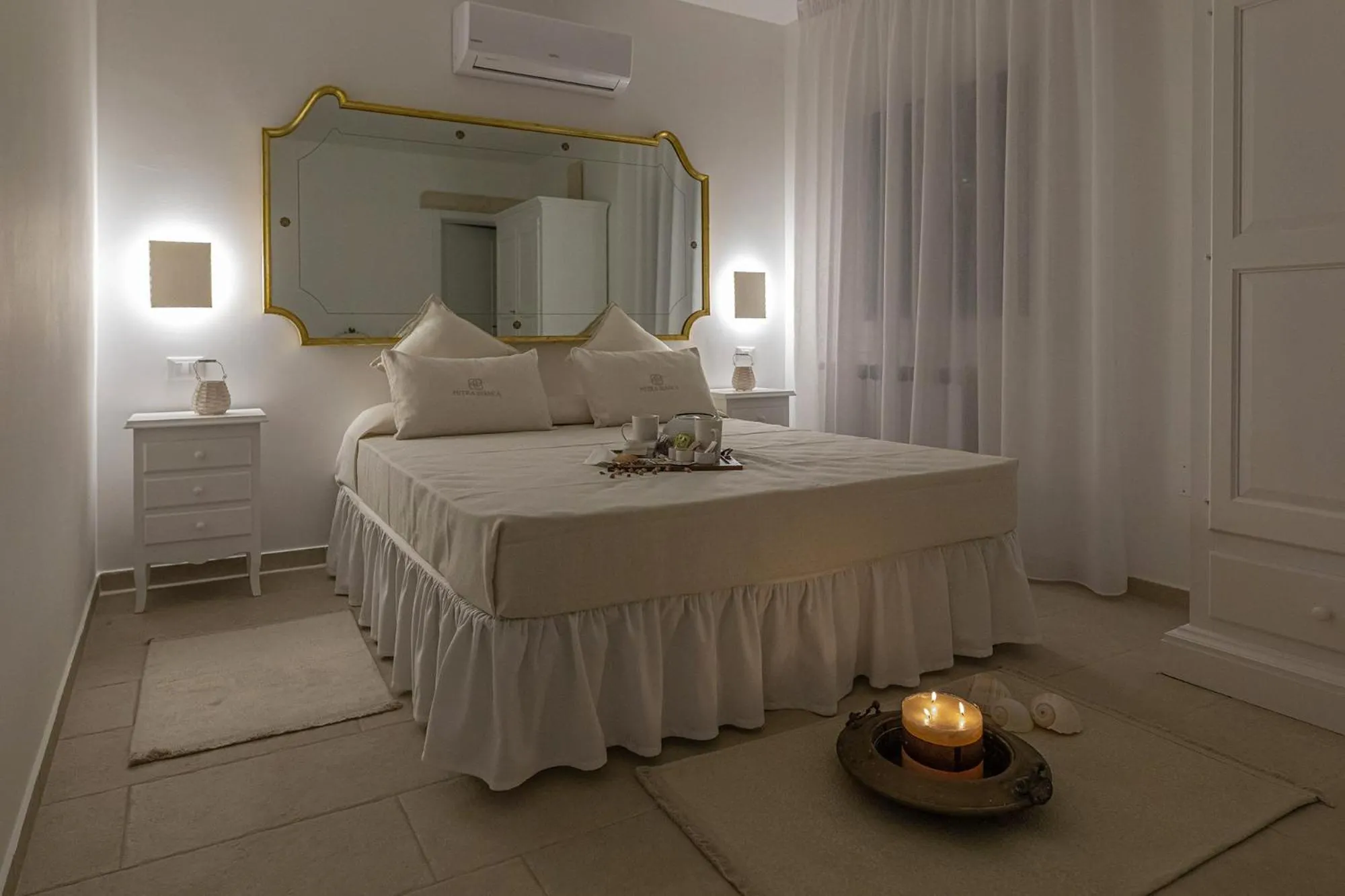 Bedroom, Bed in Petra Bianca