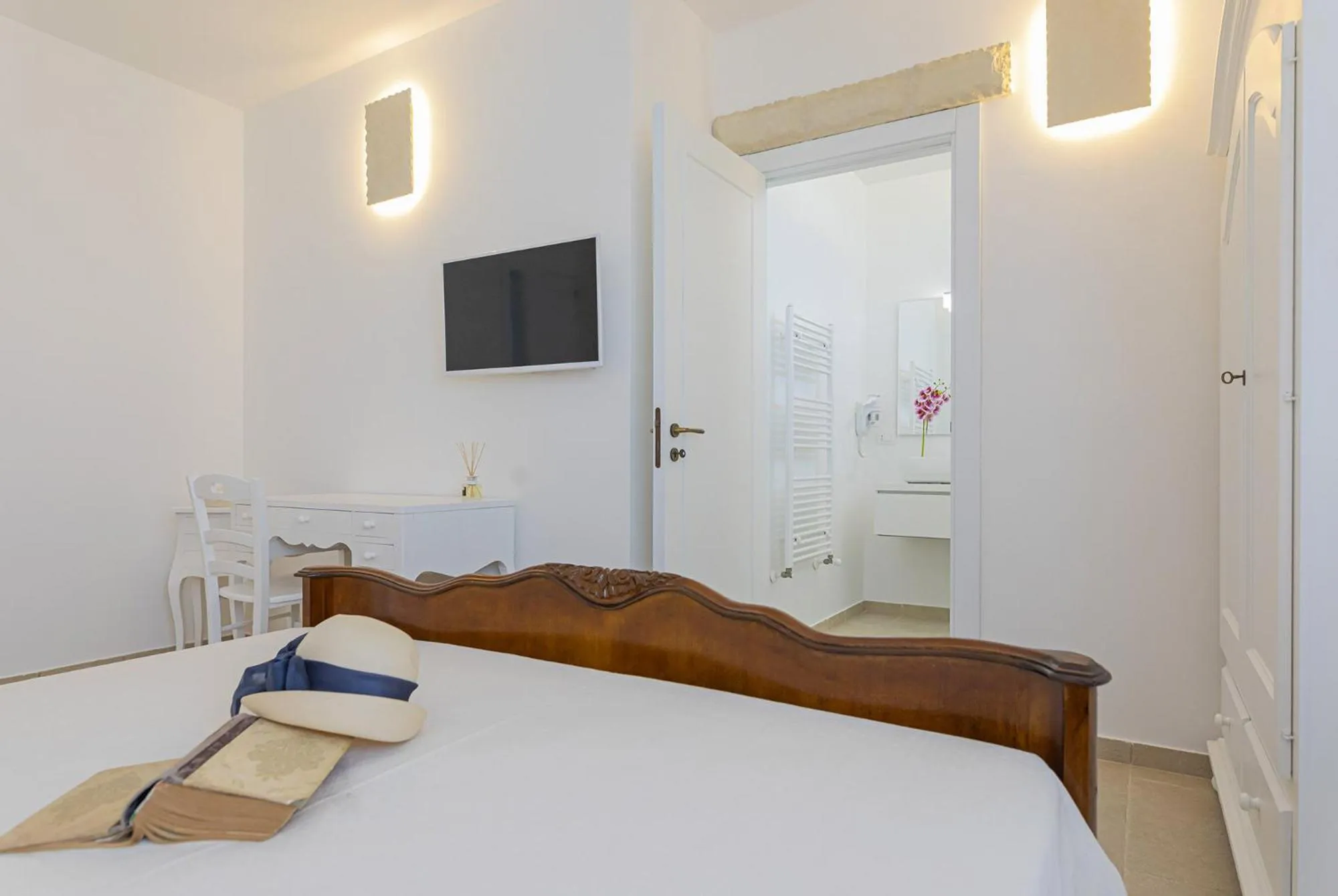 Bedroom, Bed in Petra Bianca