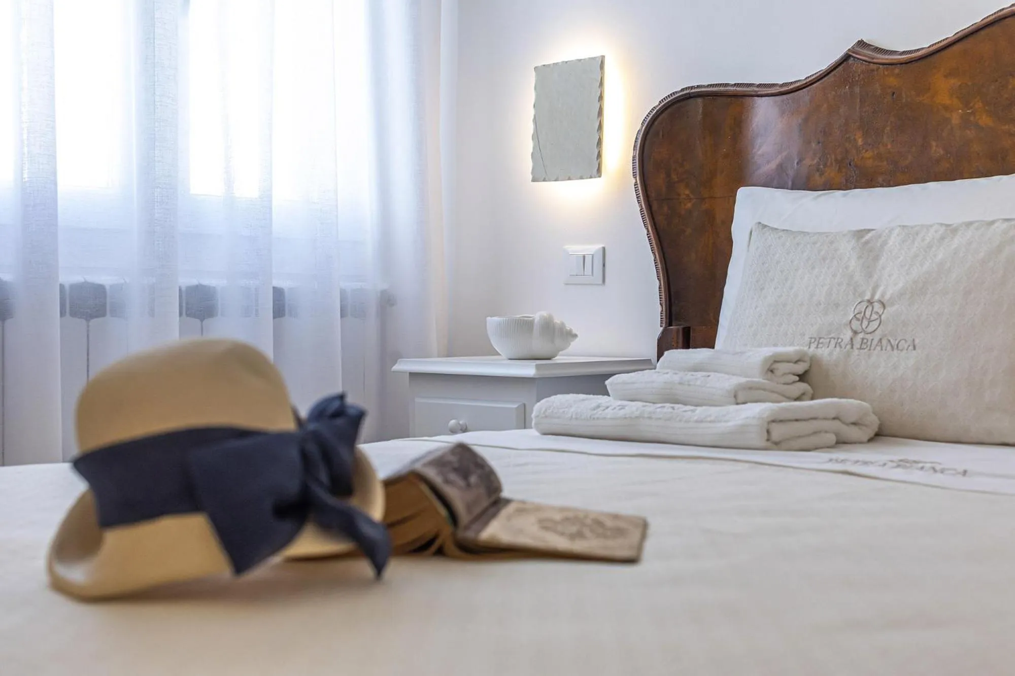 Bedroom, Bed in Petra Bianca