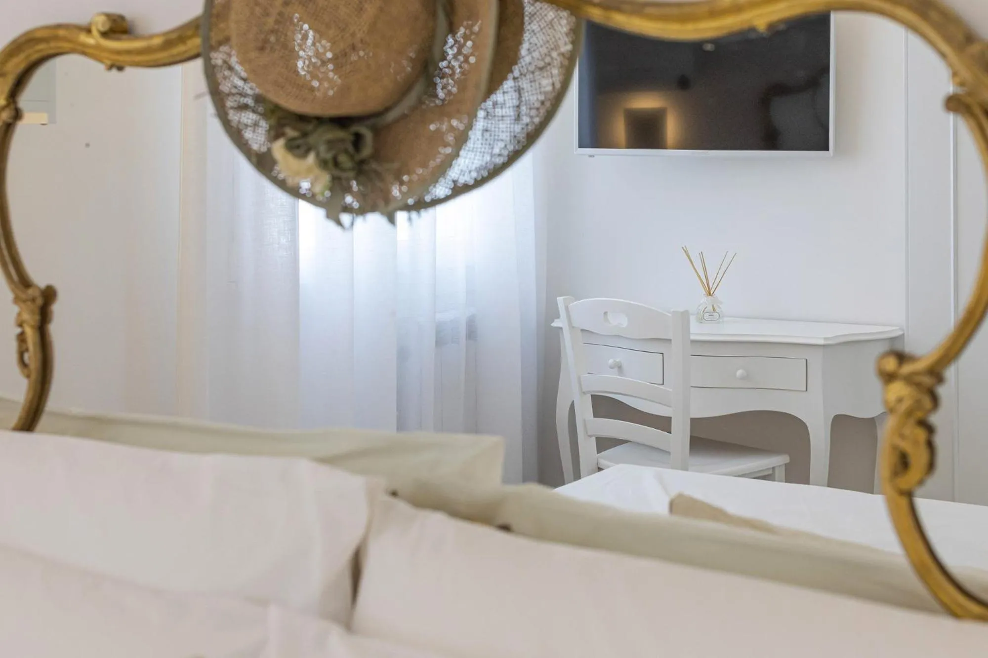 Bedroom, Bed in Petra Bianca