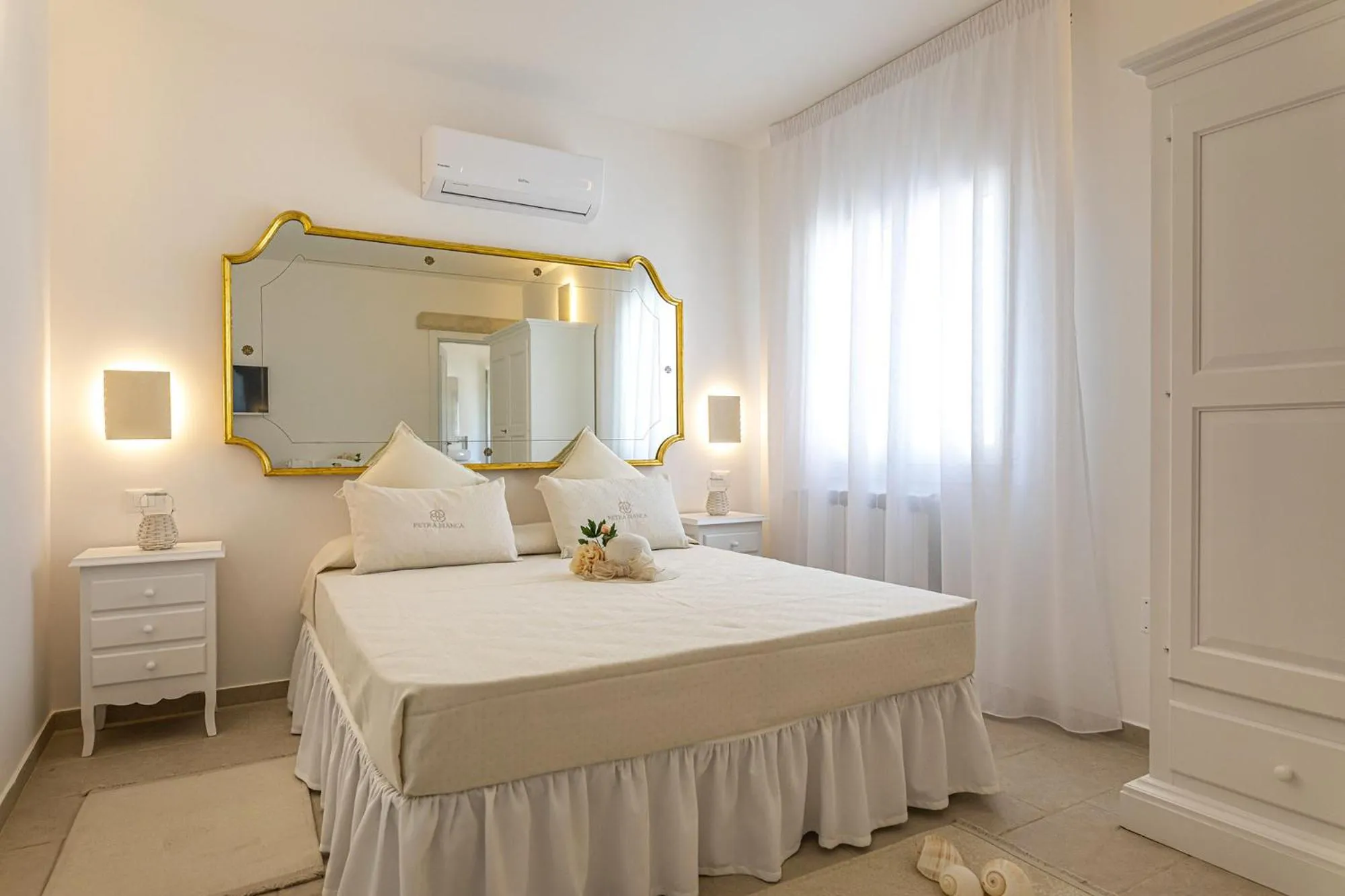 Bedroom, Bed in Petra Bianca