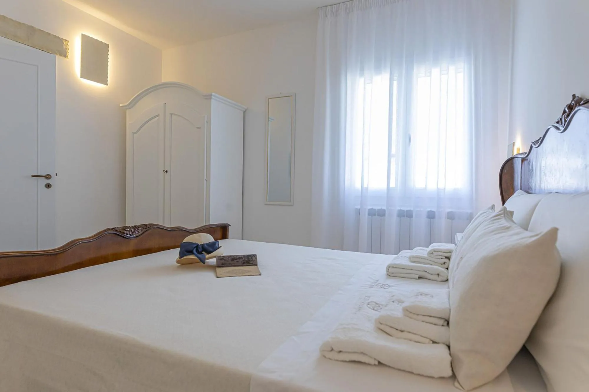 Bedroom, Bed in Petra Bianca