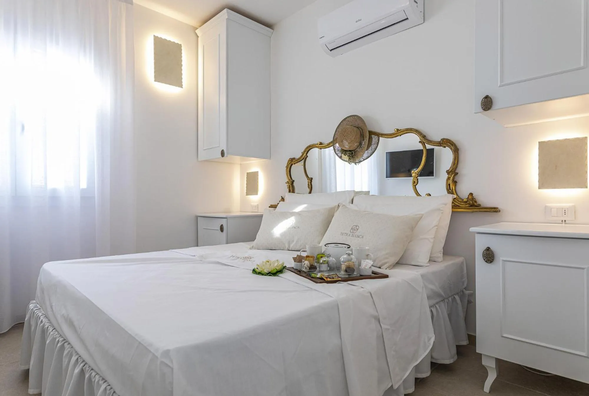 Bedroom, Bed in Petra Bianca