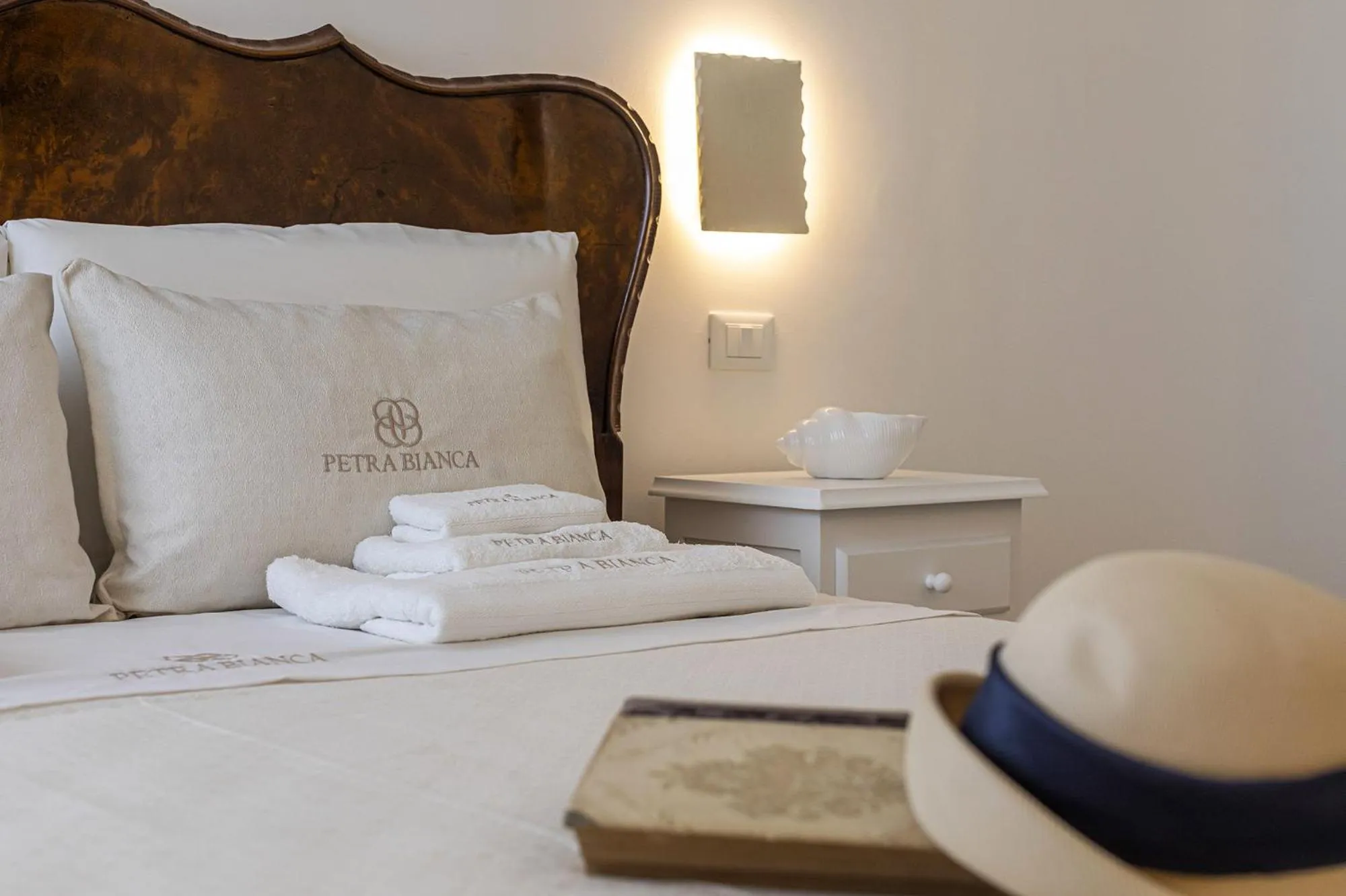 Bedroom, Bed in Petra Bianca