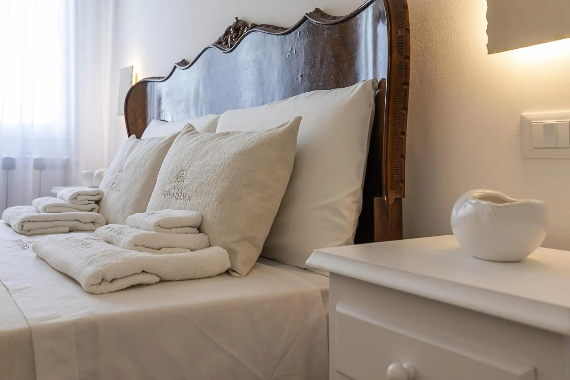 Bedroom, Bed in Petra Bianca