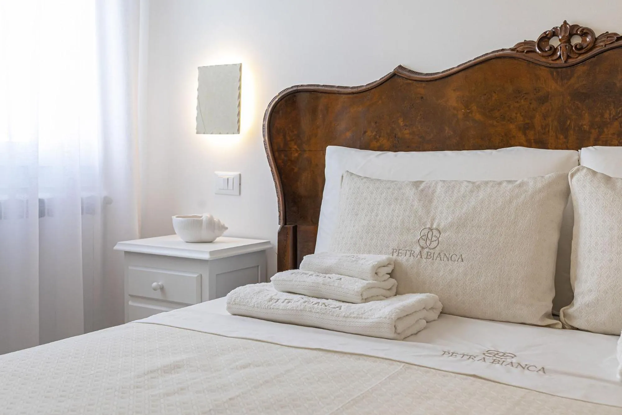 Bedroom, Bed in Petra Bianca