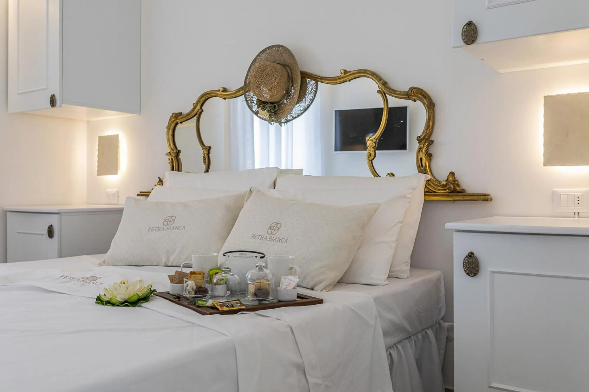 Bedroom, Bed in Petra Bianca