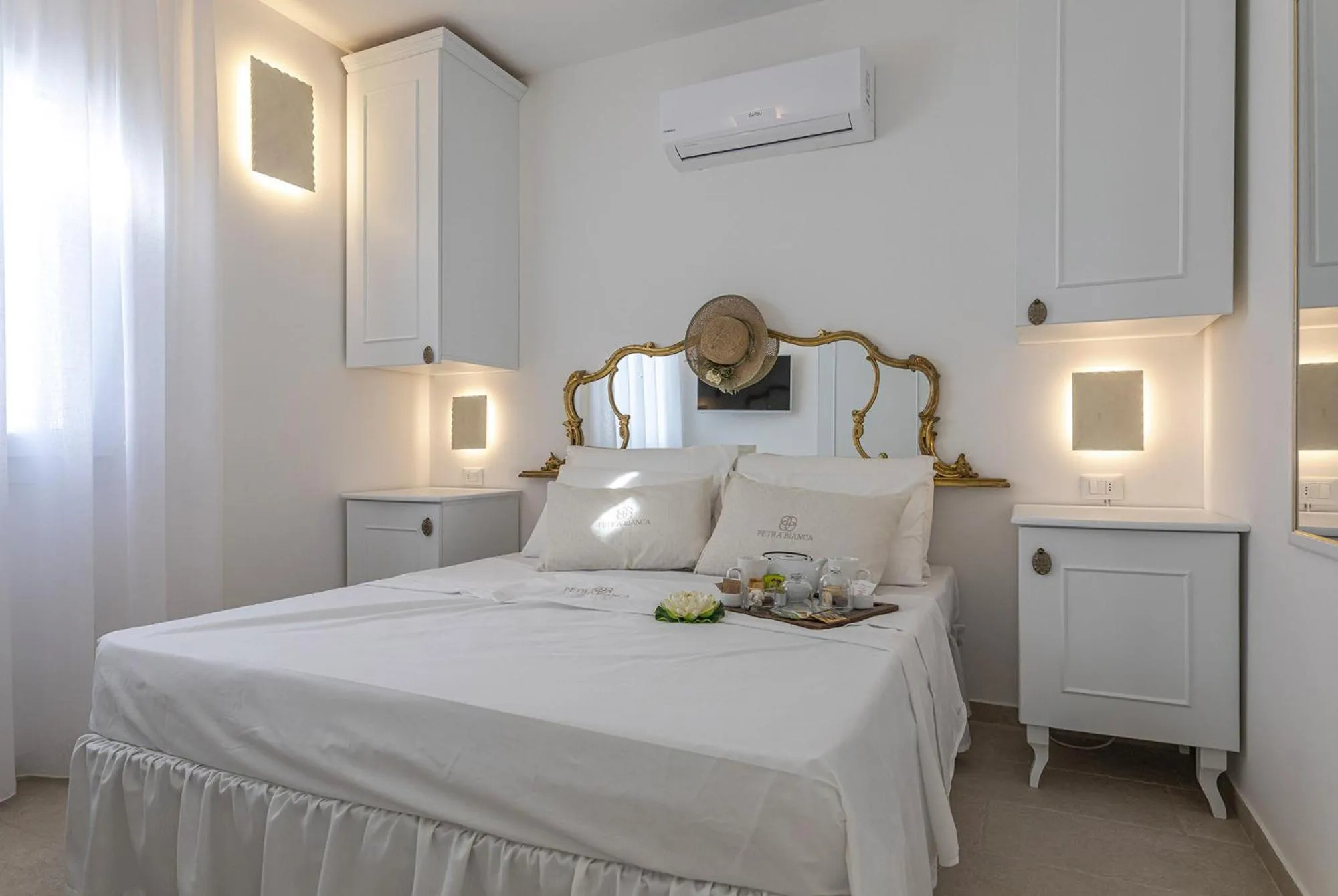 Bedroom, Bed in Petra Bianca