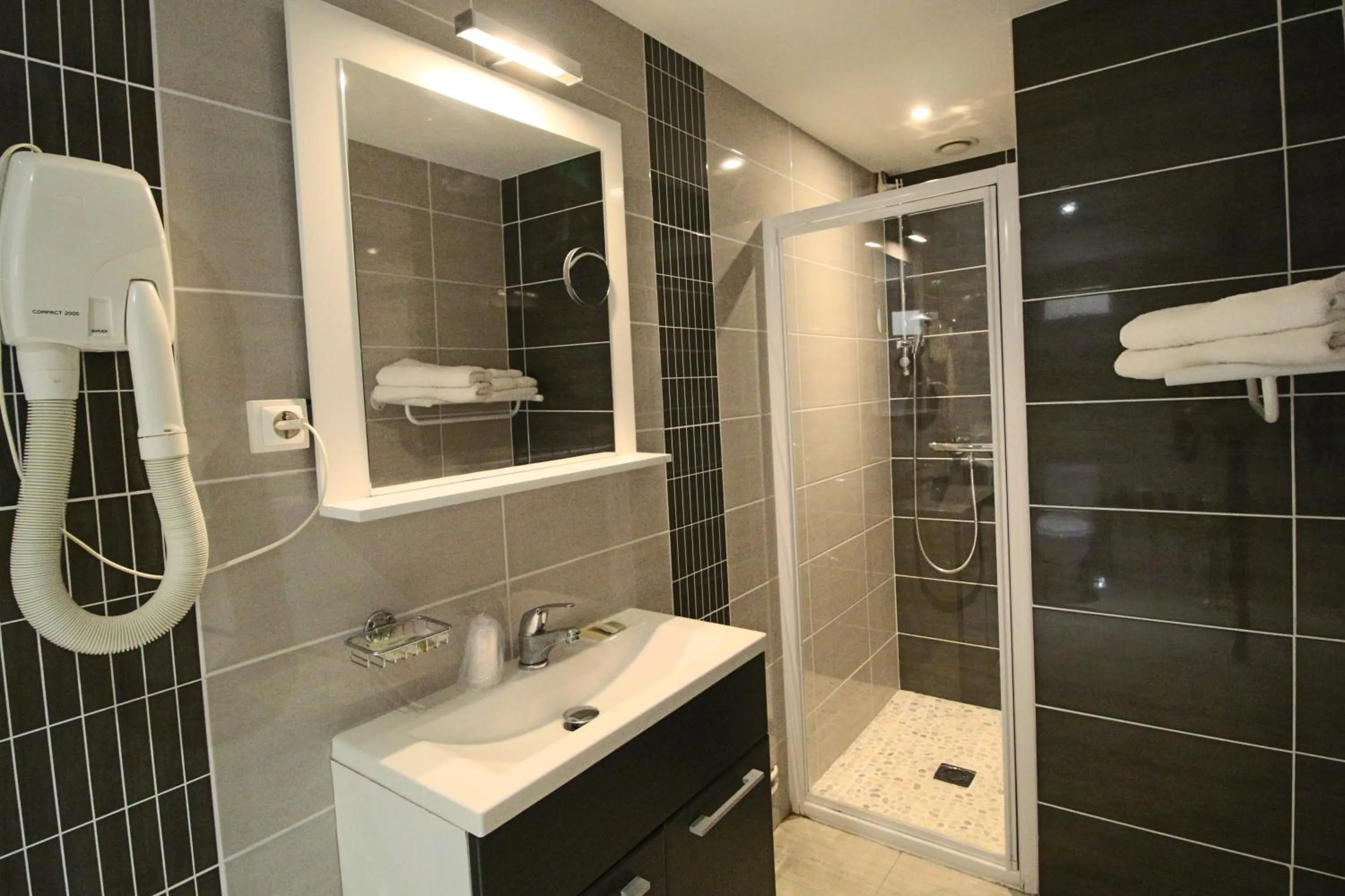 Shower in Hôtel de la Plage