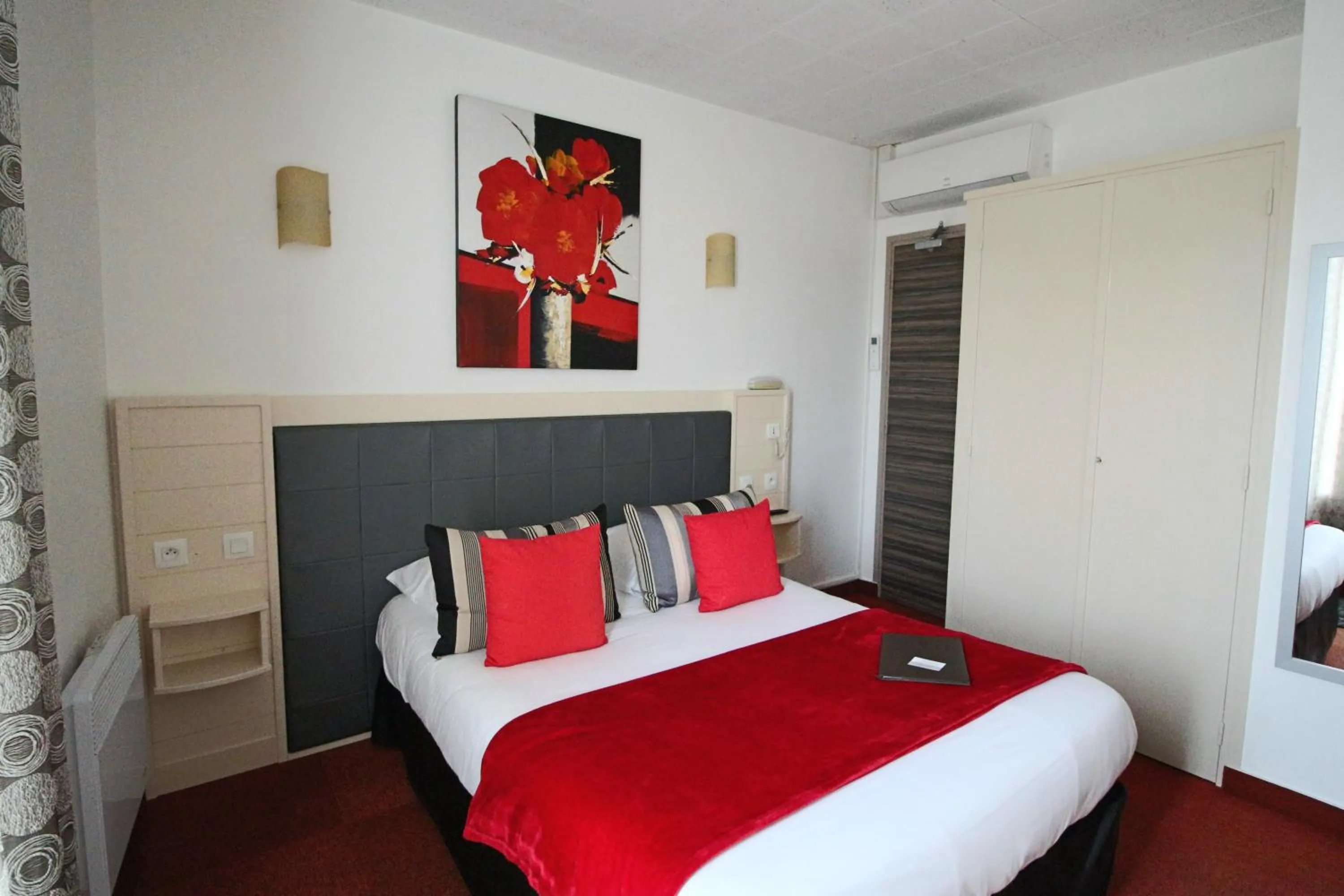 Bed in Hôtel de la Plage