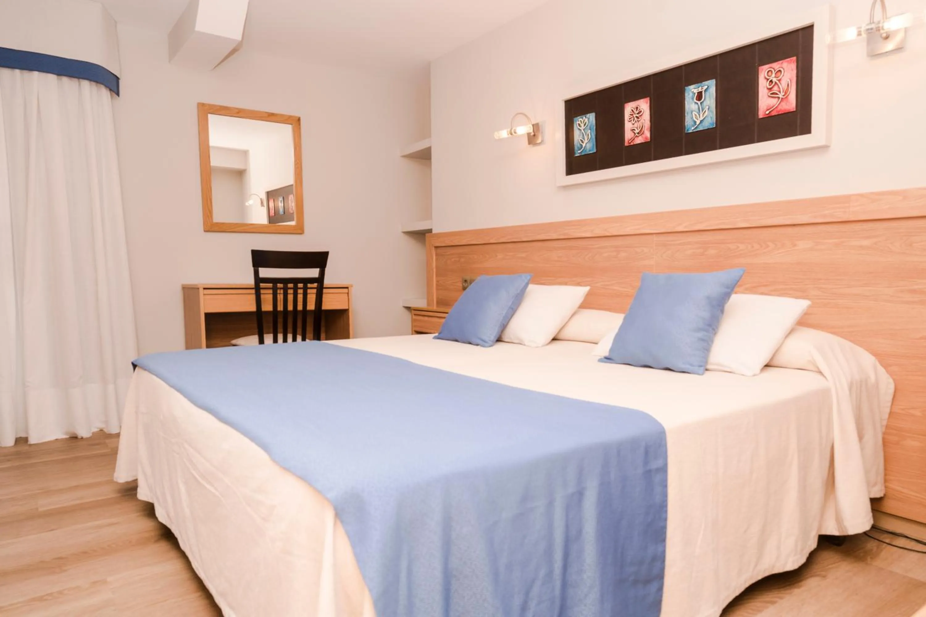 Bed in Hotel Caribe Sanxenxo