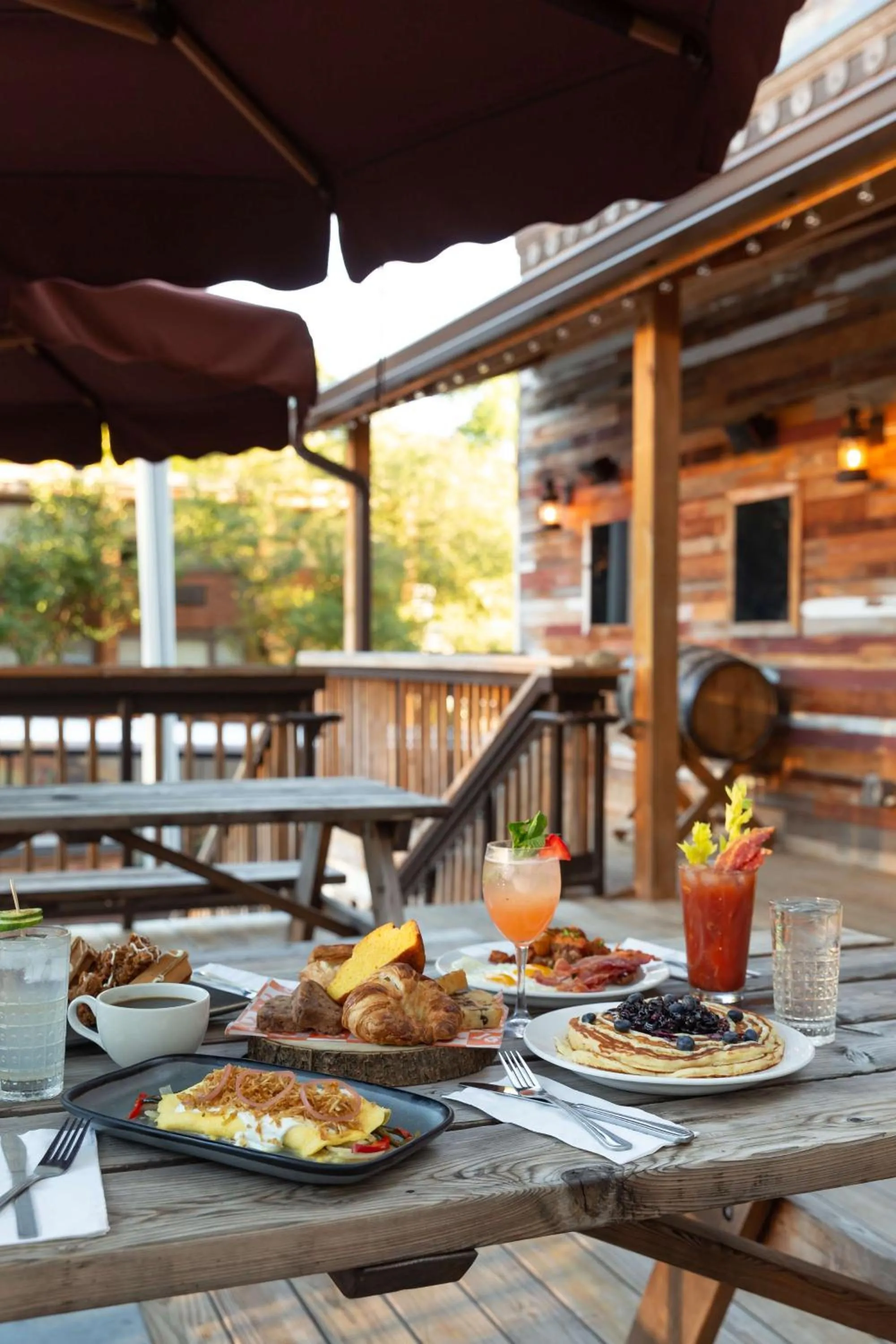 Dining area in Graduate by Hilton Knoxville