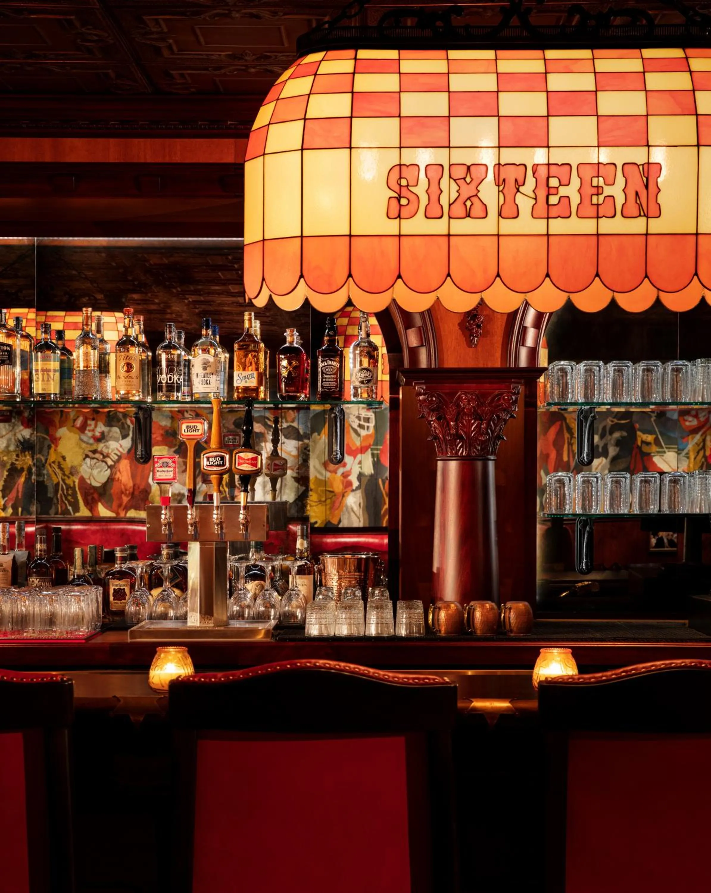 Lounge or bar in Graduate by Hilton Knoxville