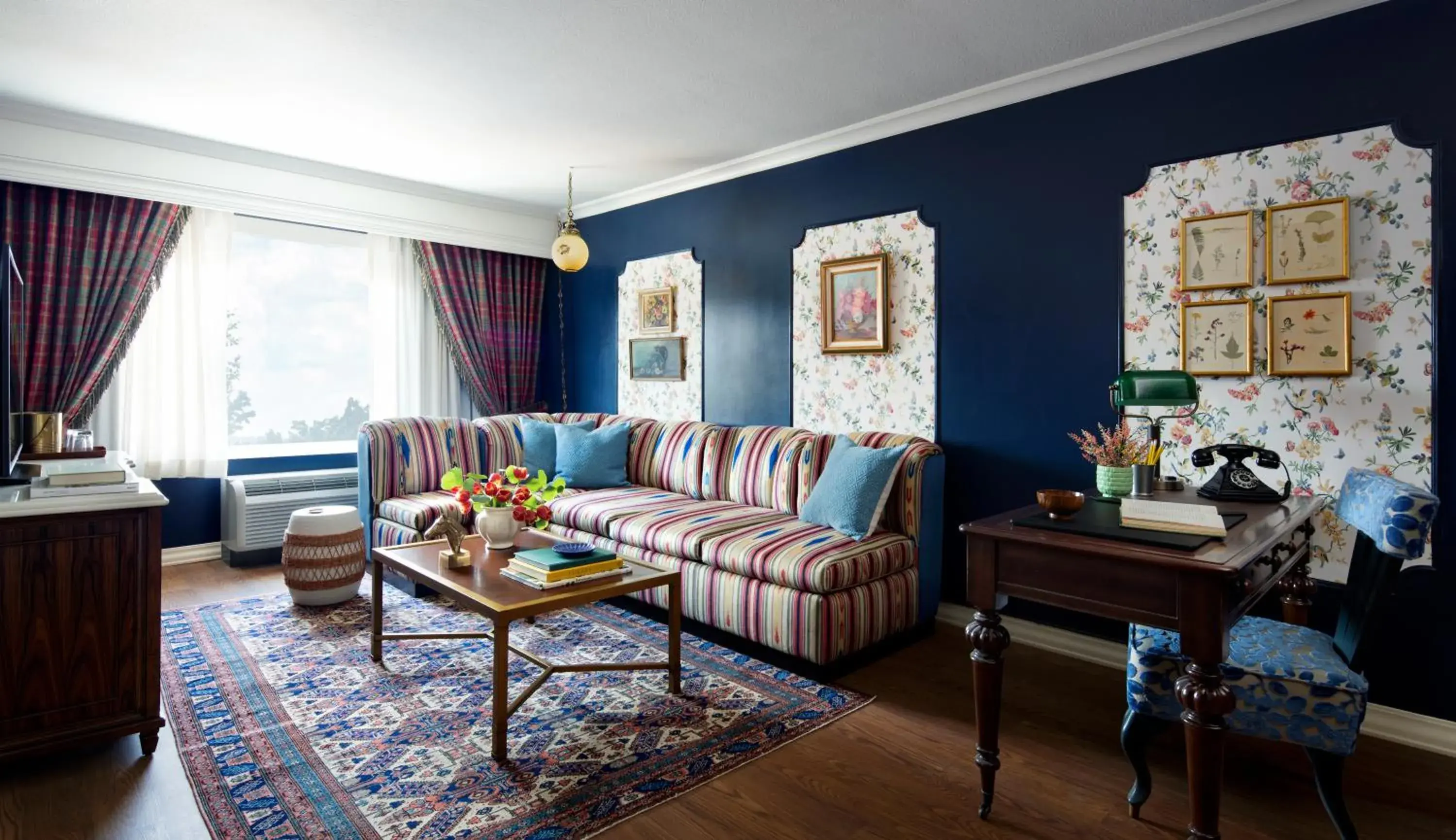 Graduate King Suite ADA in Graduate by Hilton Knoxville Graduate King Suite ADA in Graduate by Hilton Knoxville