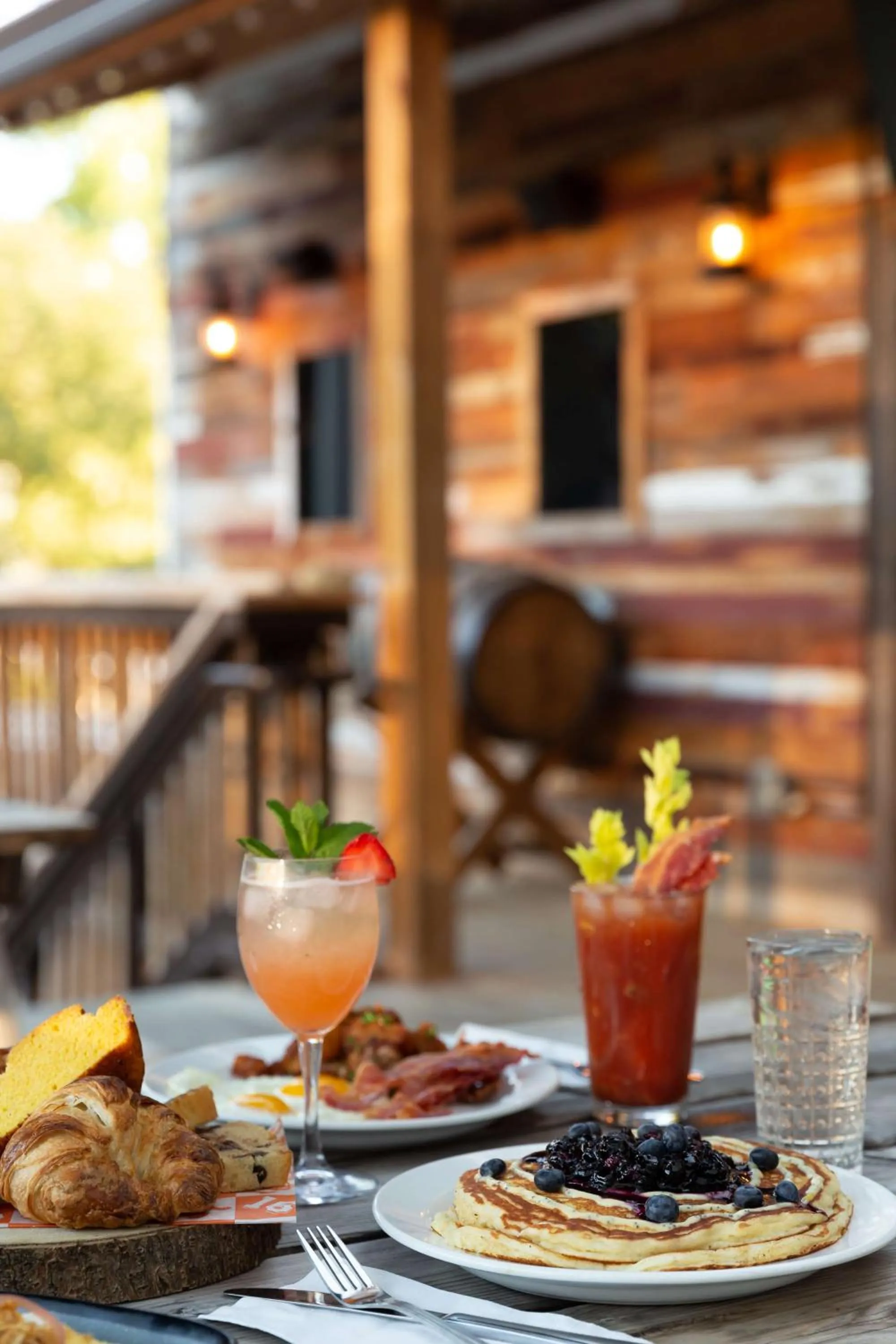 Dining area in Graduate by Hilton Knoxville