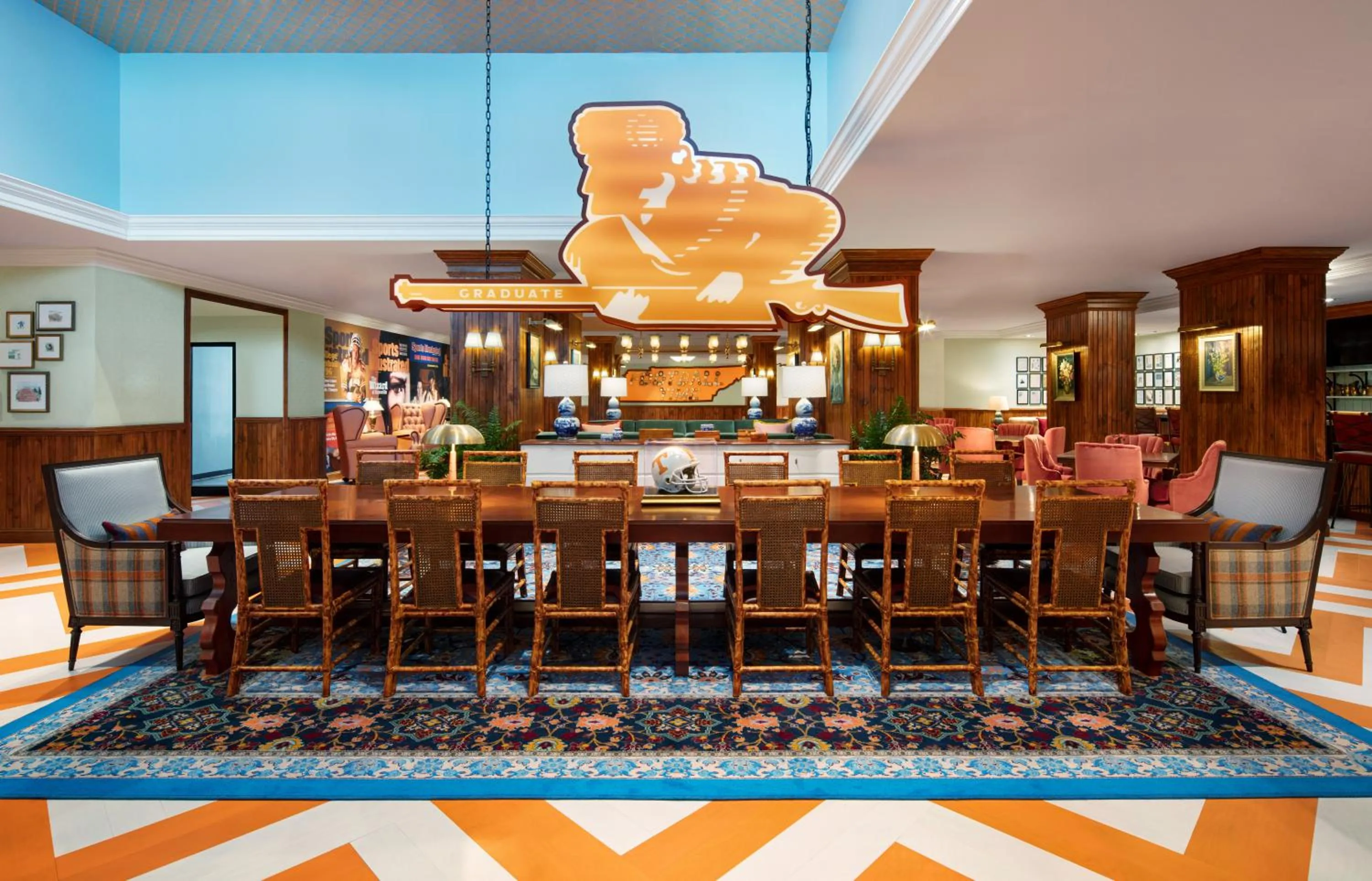 Lounge or bar in Graduate by Hilton Knoxville