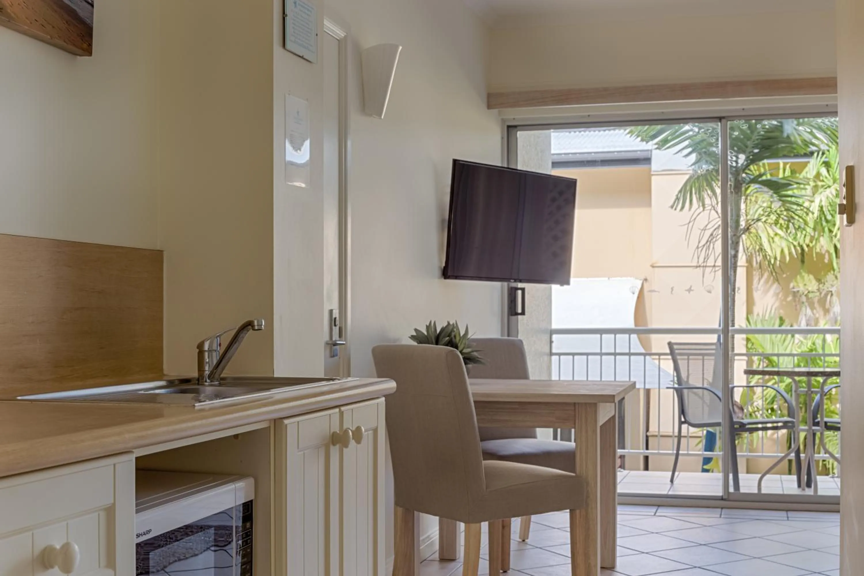 Balcony/Terrace in Macrossan House Boutique Holiday Apartments