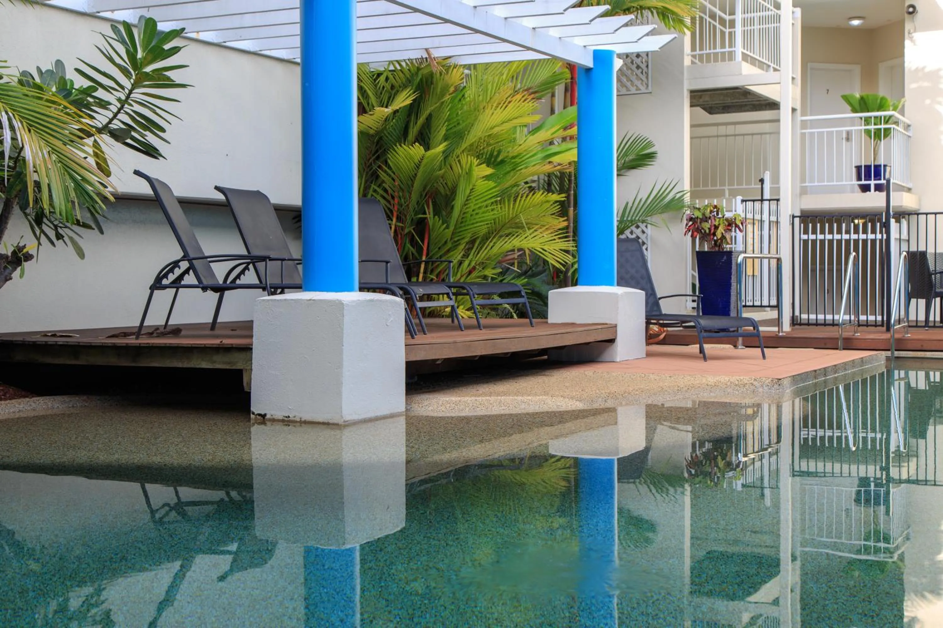 Swimming pool in Macrossan House Boutique Holiday Apartments