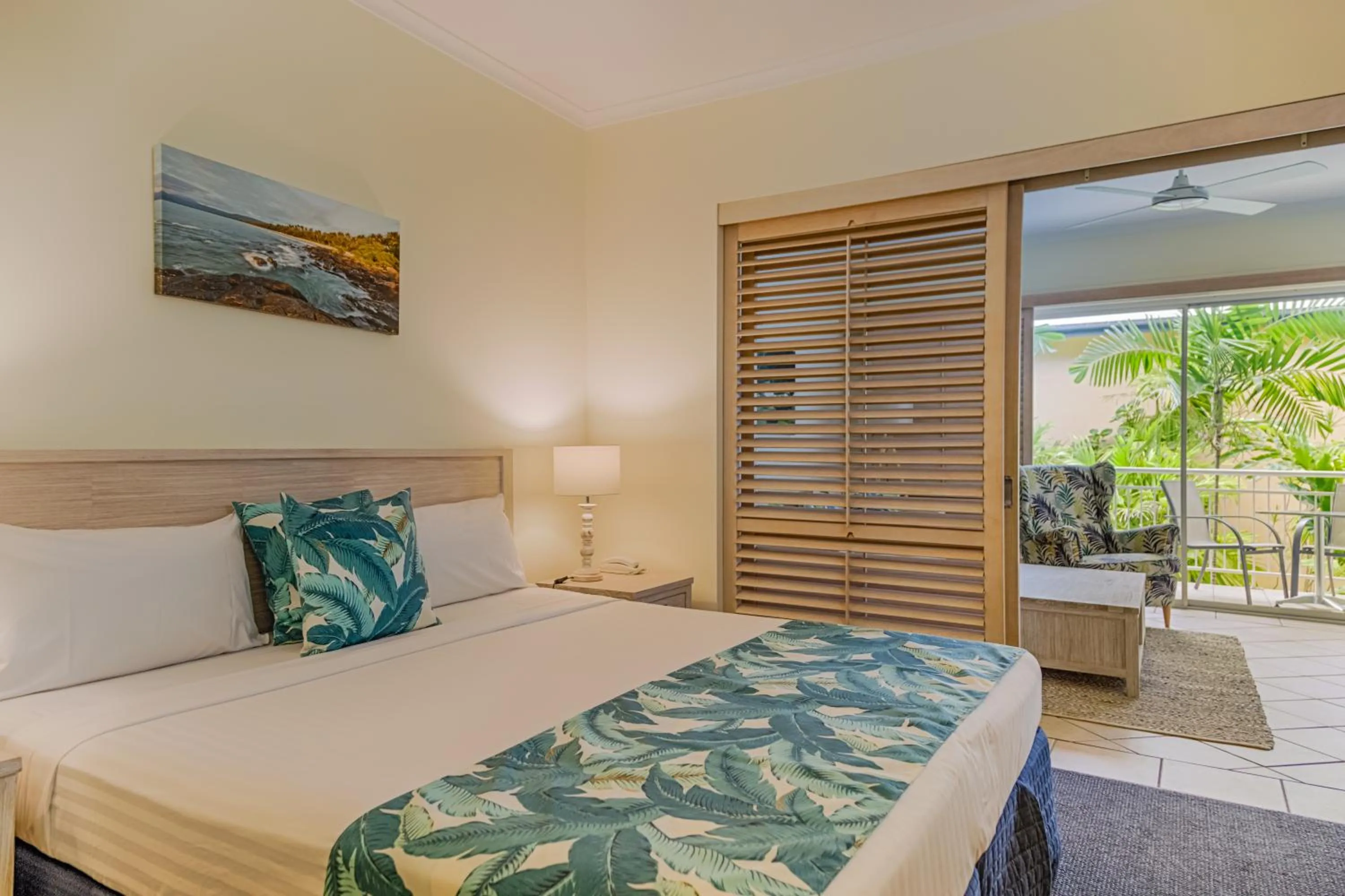 Living room, Bed in Macrossan House Boutique Holiday Apartments