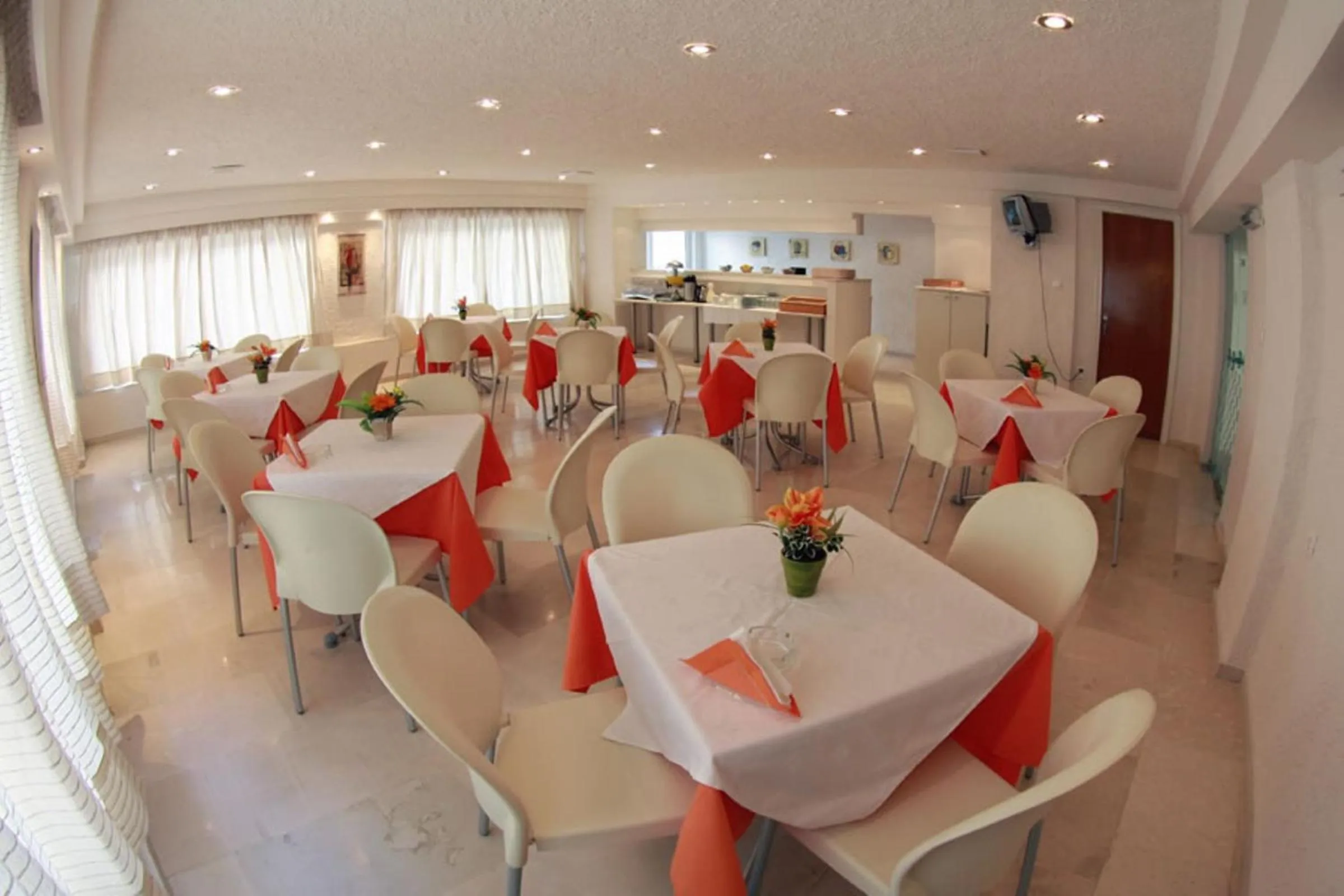 Restaurant/places to eat in Nancy Hotel