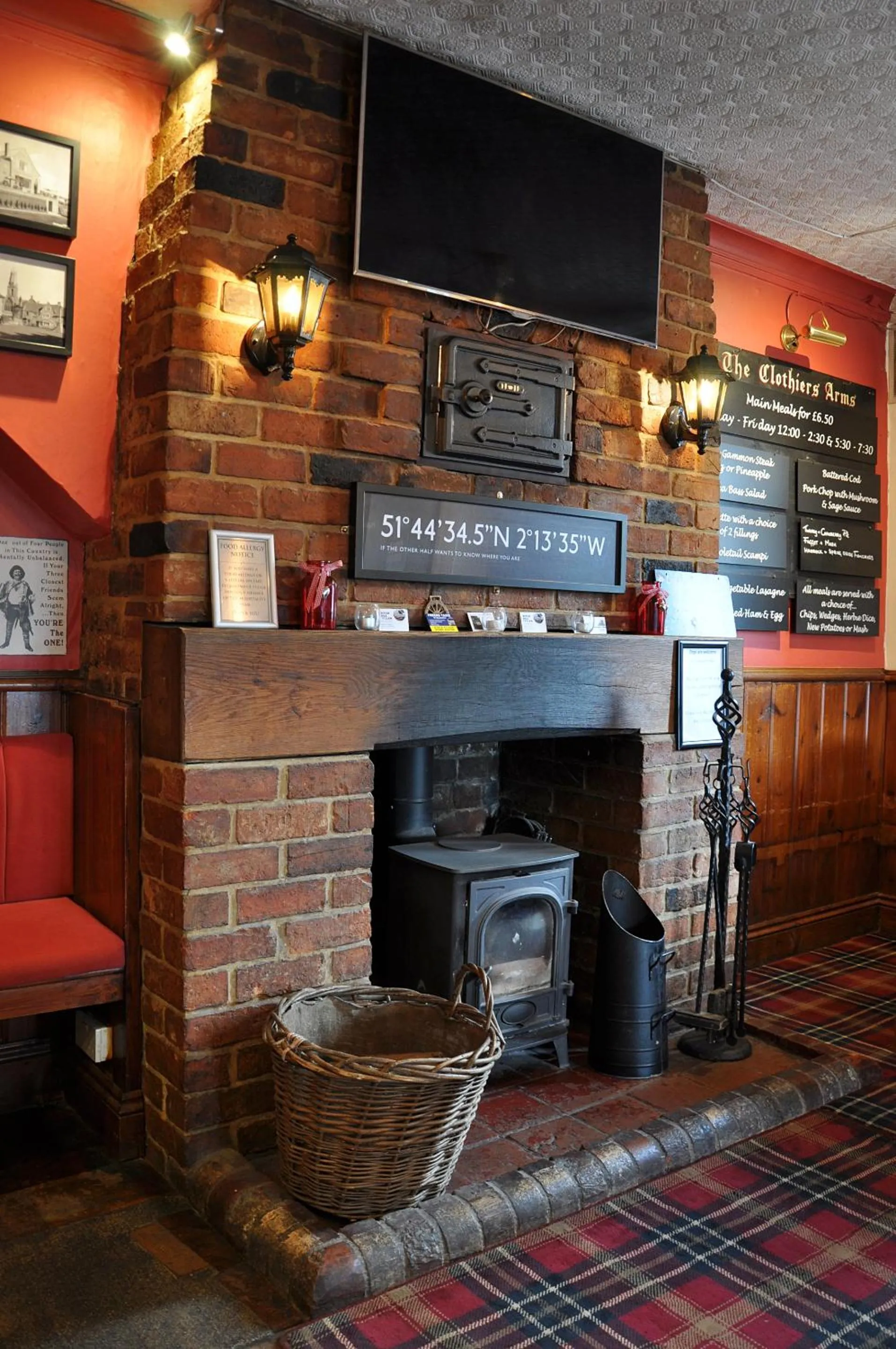 Lounge or bar in The Clothiers Arms