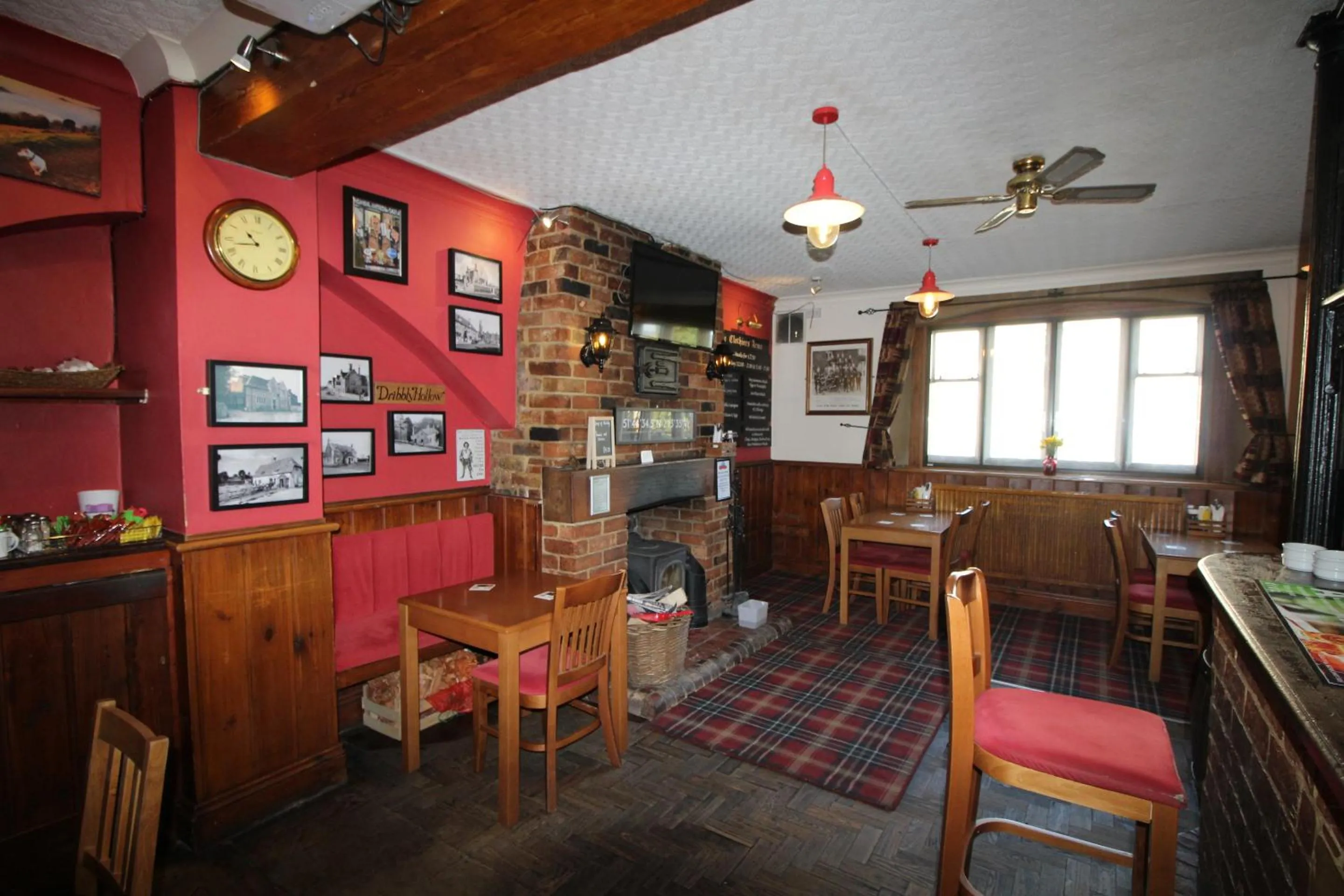 Lounge or bar in The Clothiers Arms