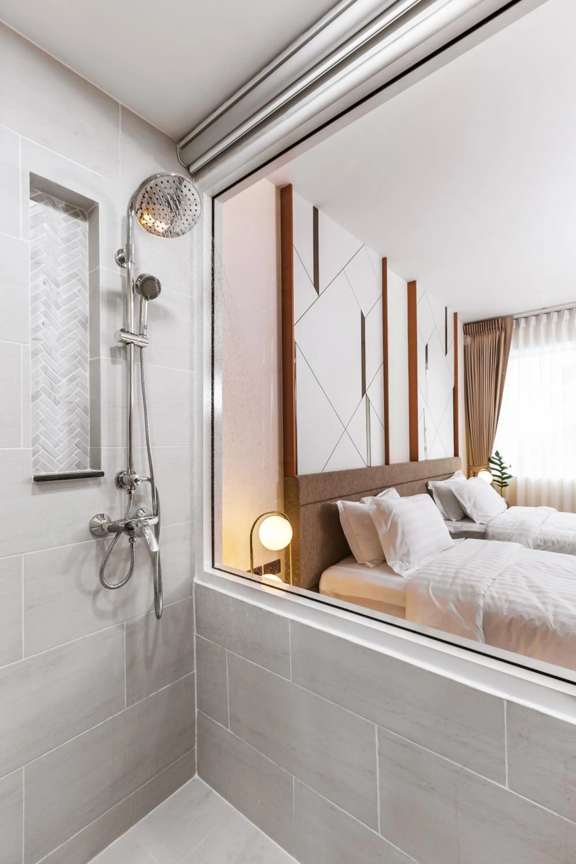 Shower, Bed in The 8 Hotel Udonthani