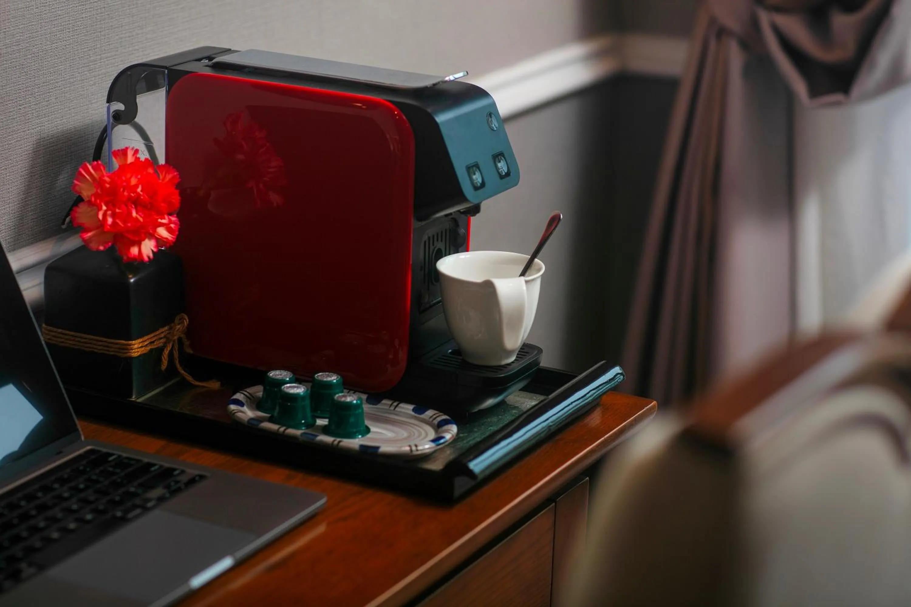 Coffee/tea facilities in The Oriental Jade Hotel