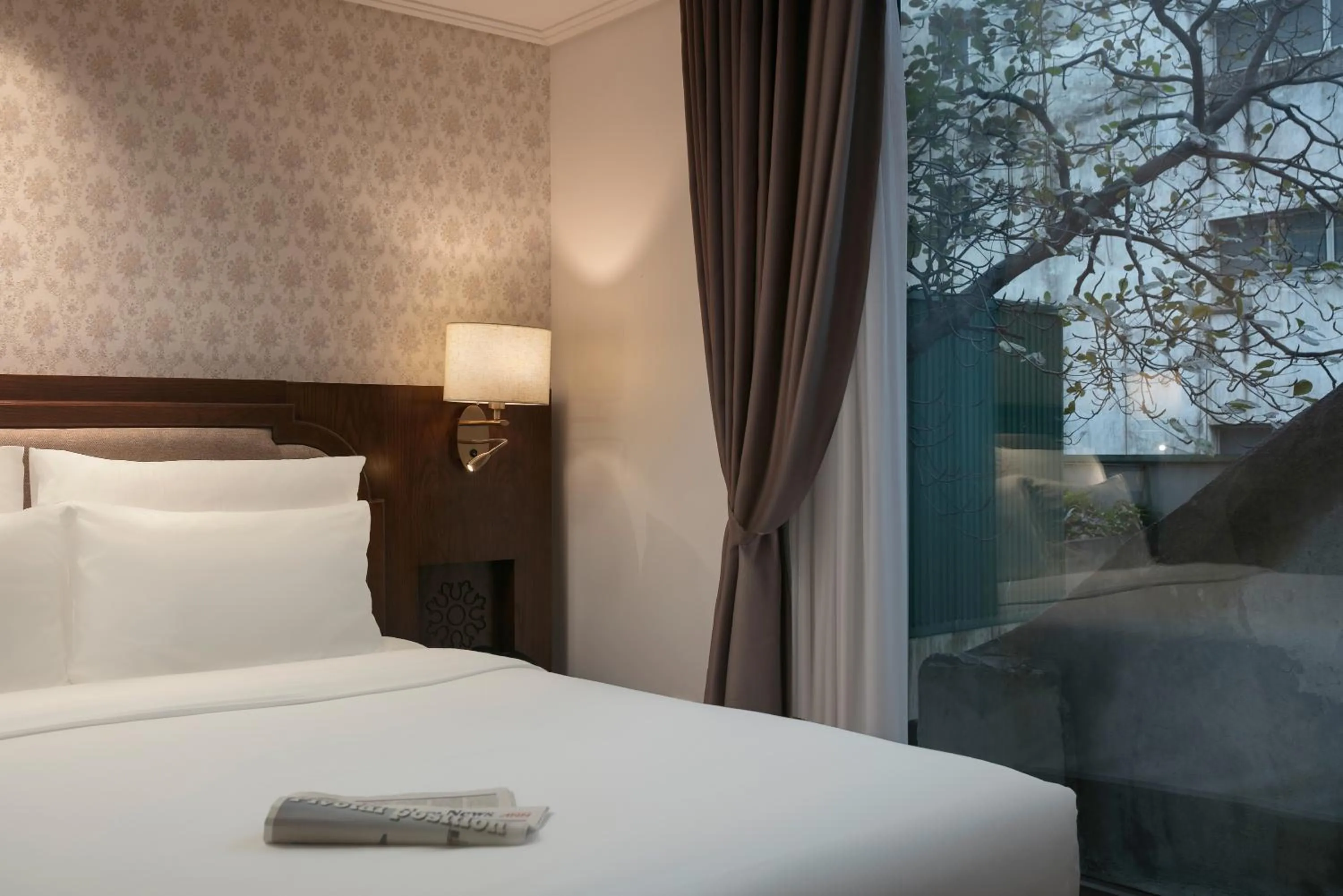 Bed in The Oriental Jade Hotel