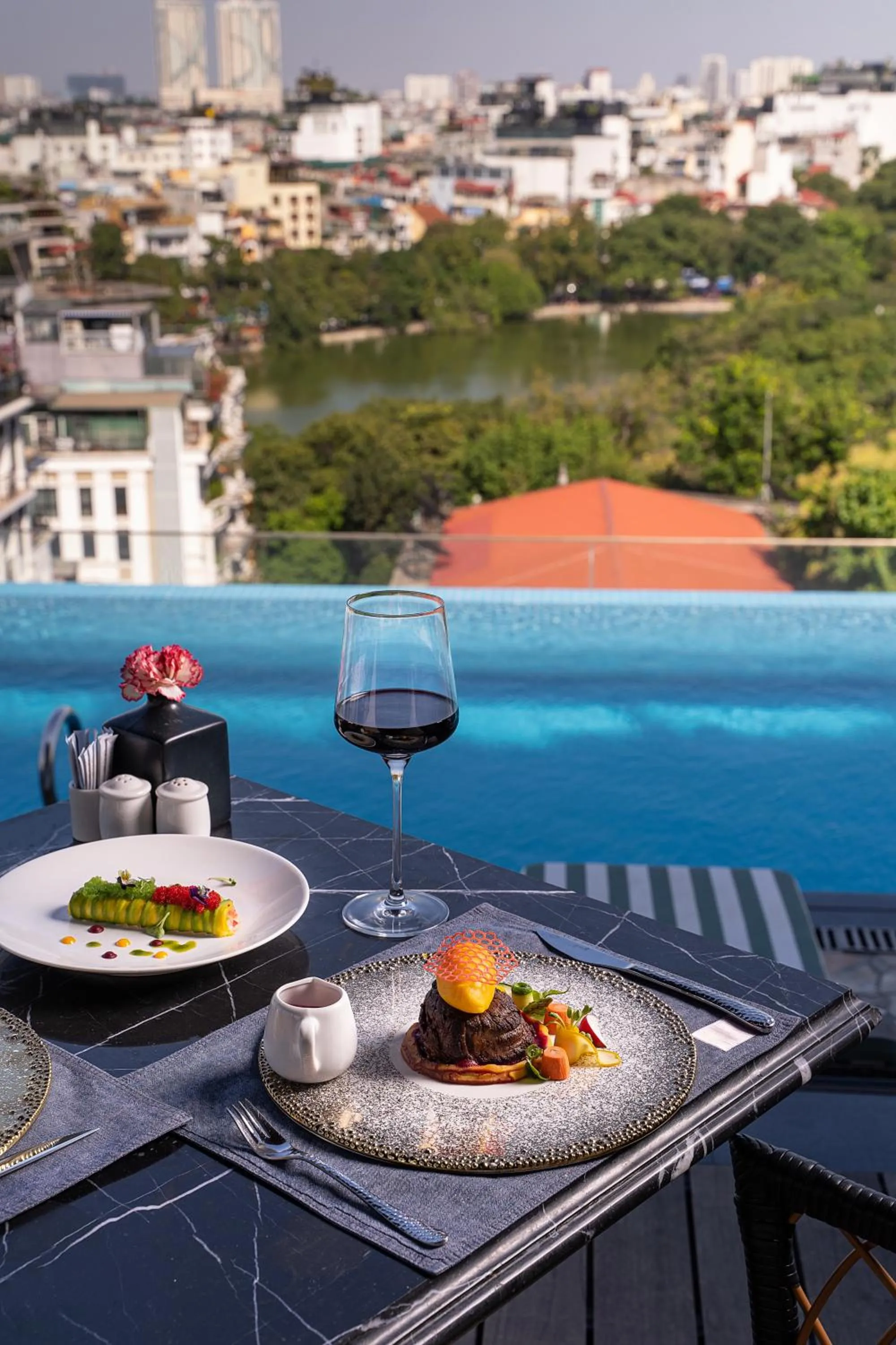 Restaurant/places to eat in The Oriental Jade Hotel