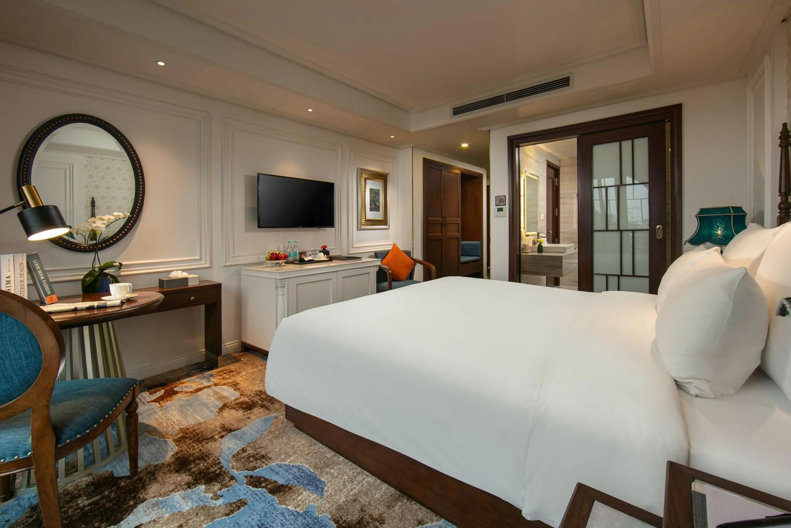 Bed in The Oriental Jade Hotel