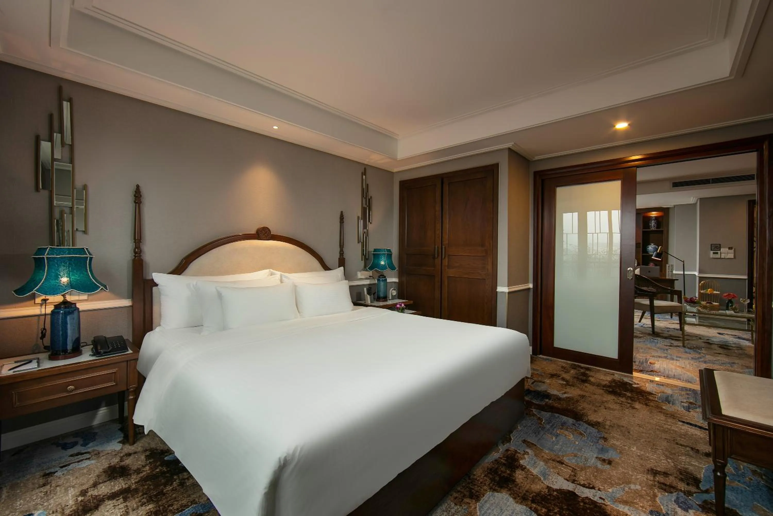 Bed in The Oriental Jade Hotel