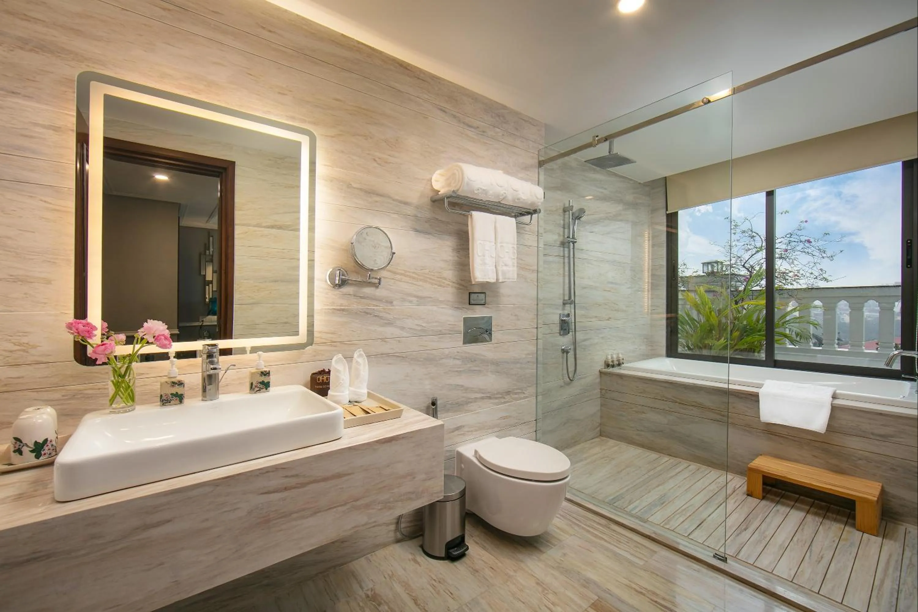 Shower in The Oriental Jade Hotel