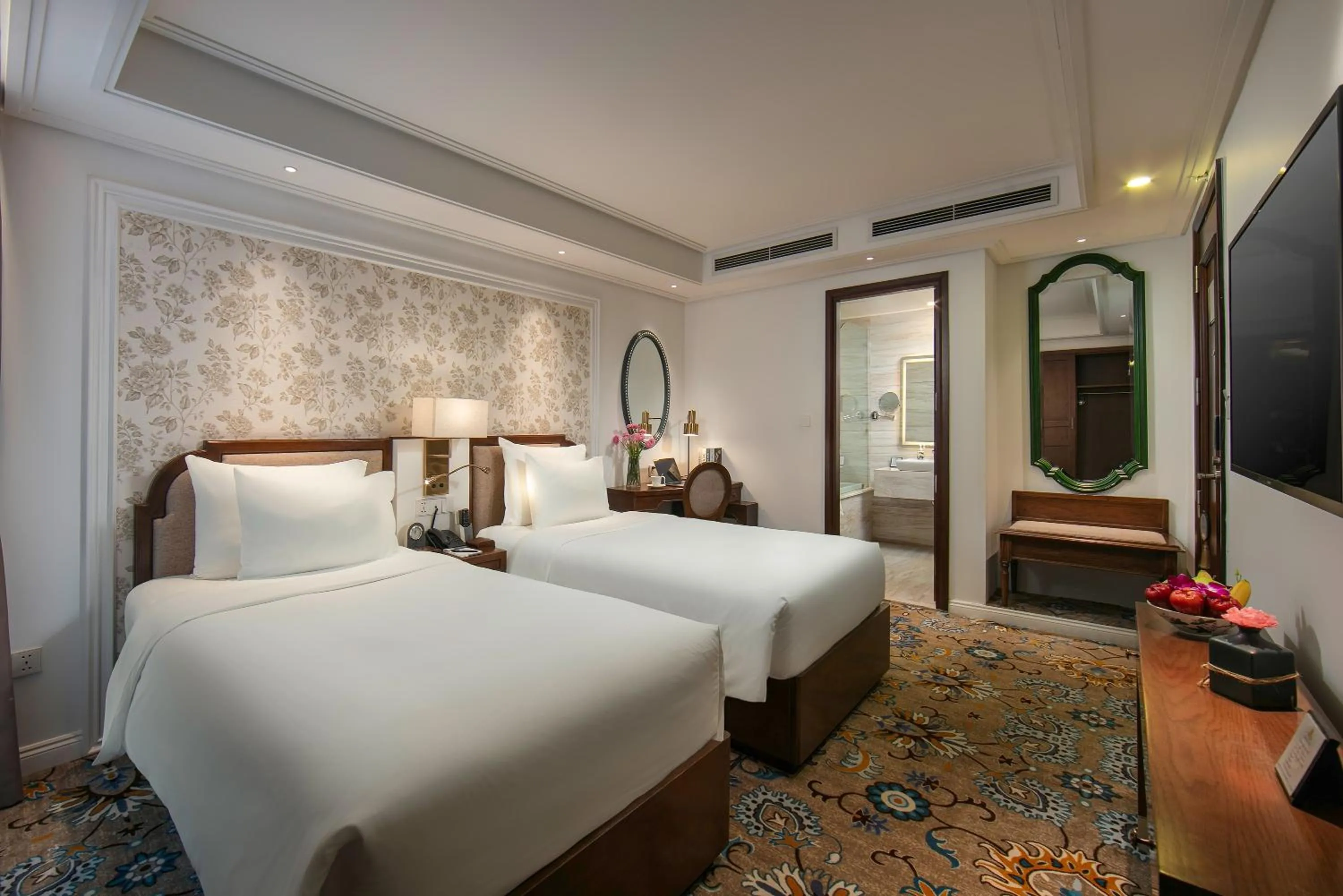 Bed in The Oriental Jade Hotel