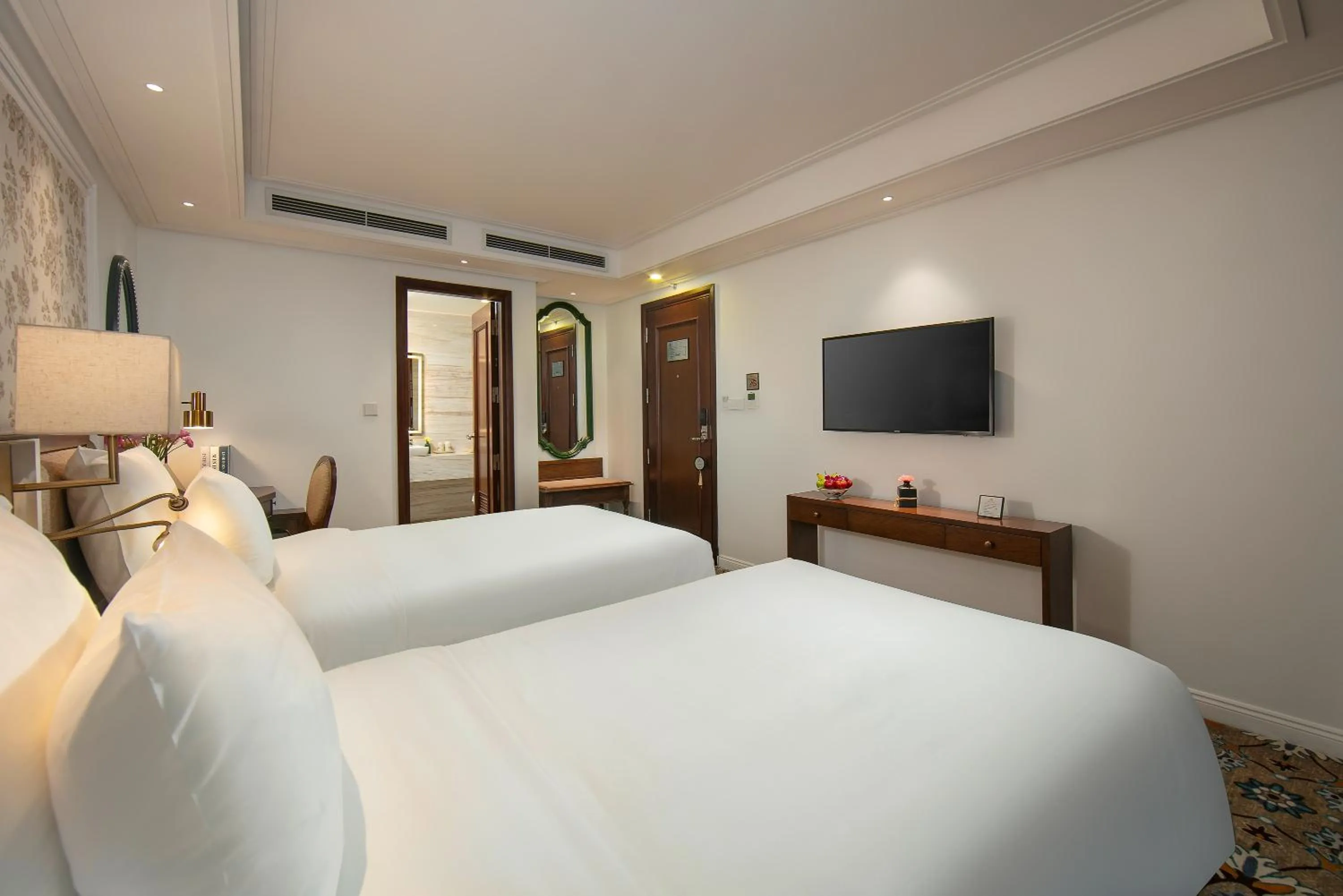 Bed in The Oriental Jade Hotel