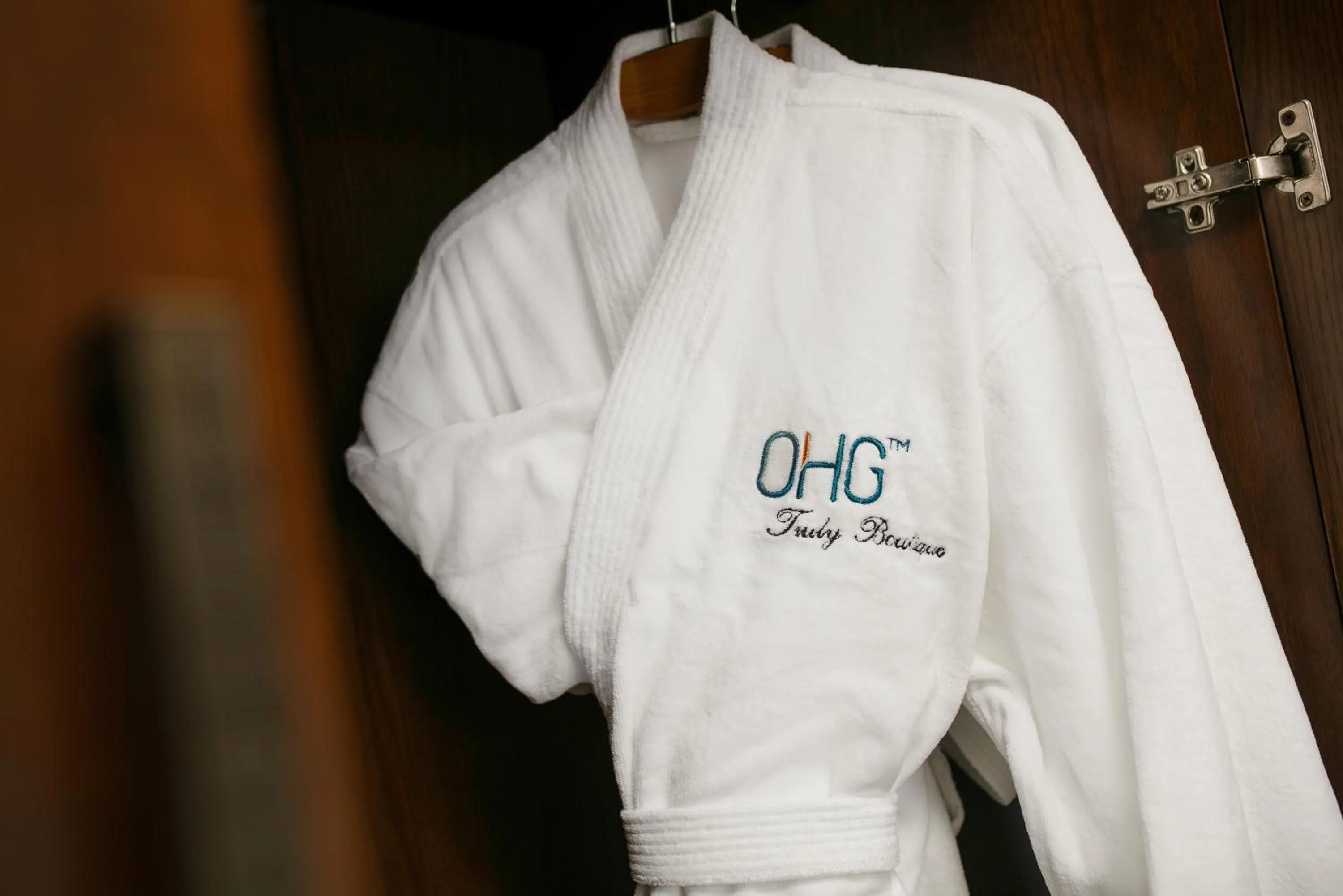 wardrobe in The Oriental Jade Hotel