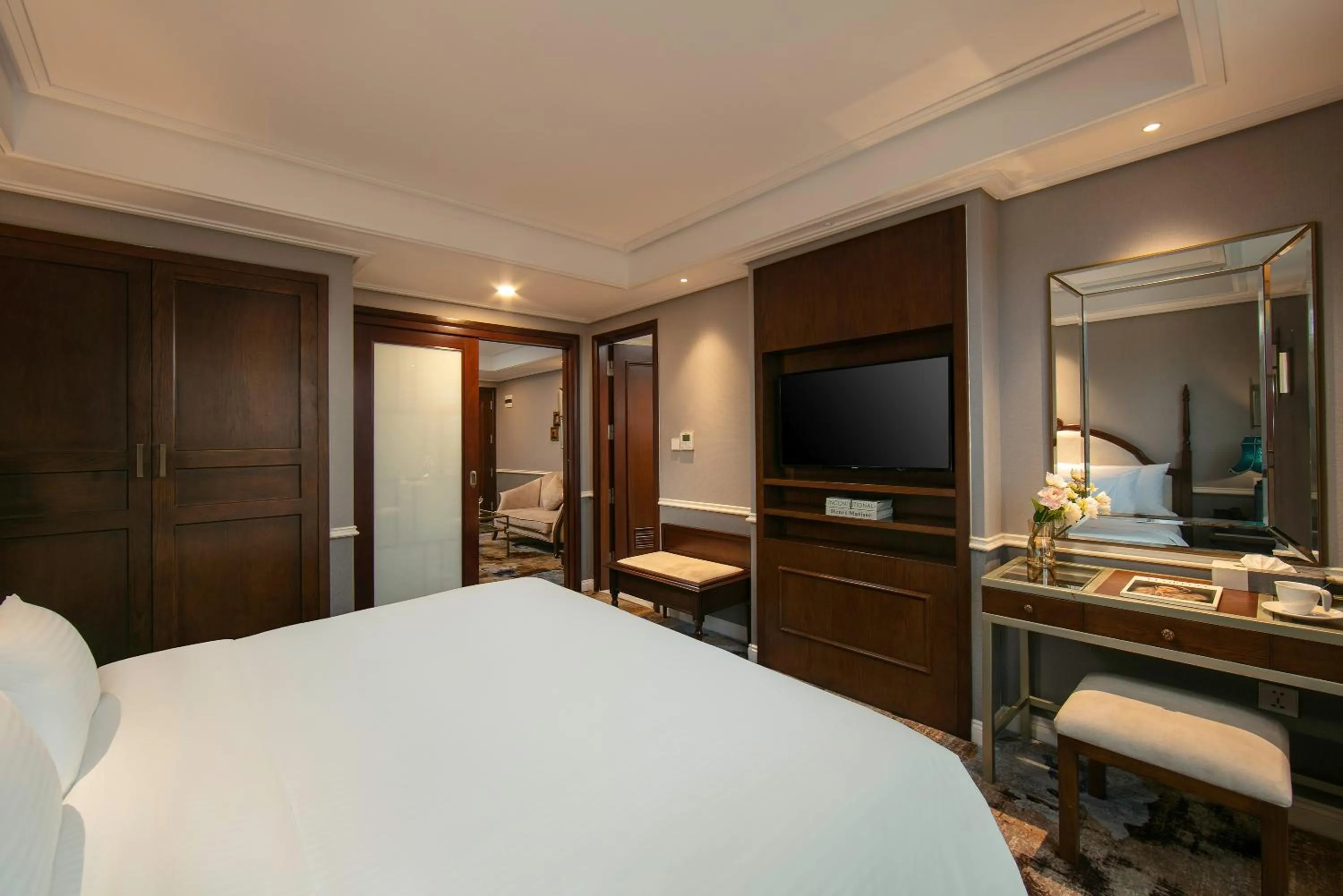 Bed in The Oriental Jade Hotel