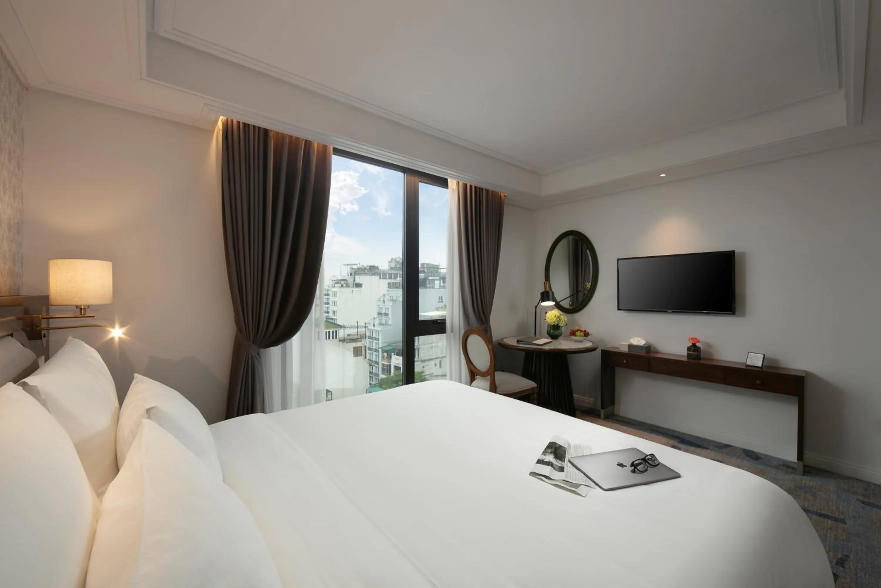 Bed in The Oriental Jade Hotel