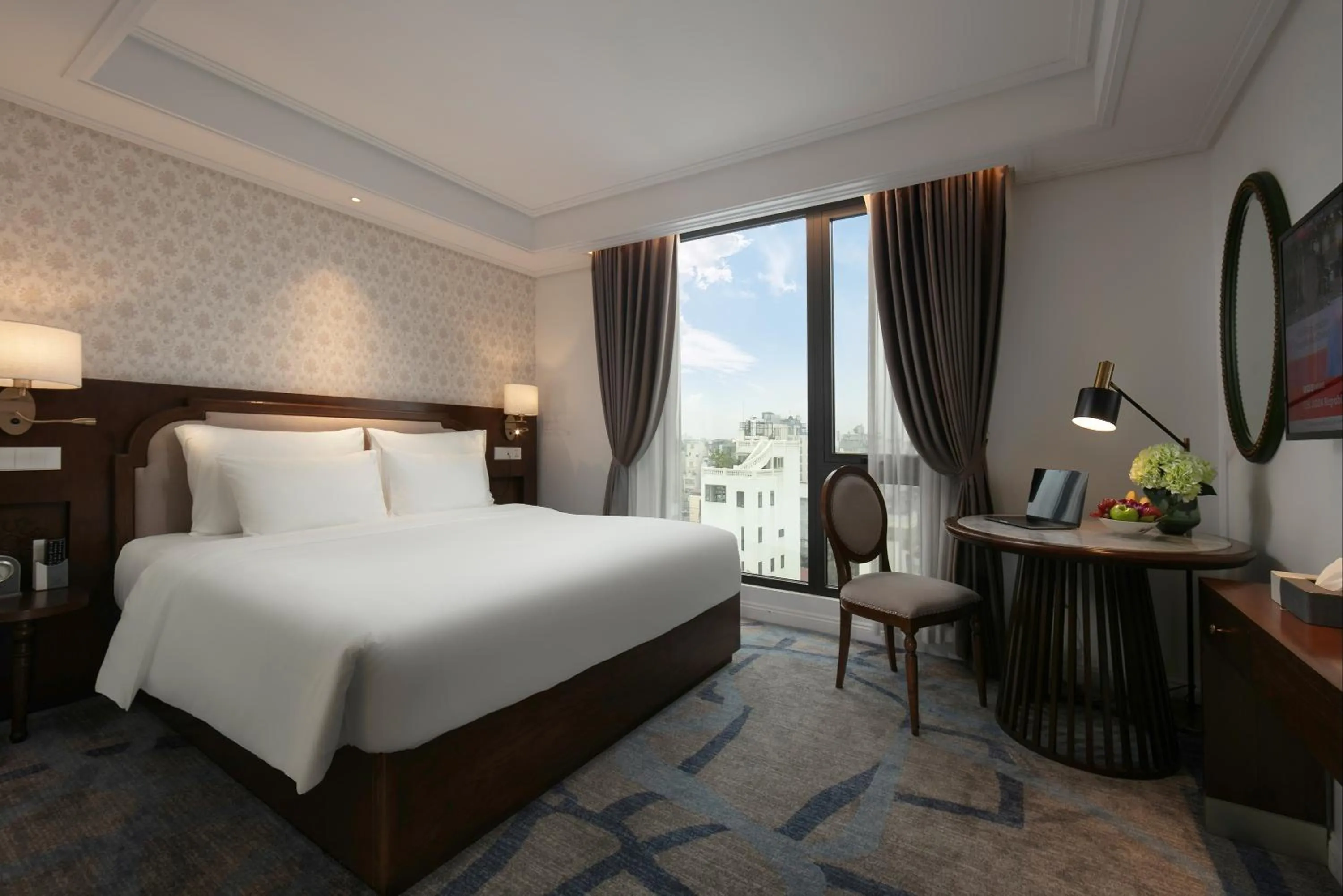 Photo of the whole room, Bed in The Oriental Jade Hotel